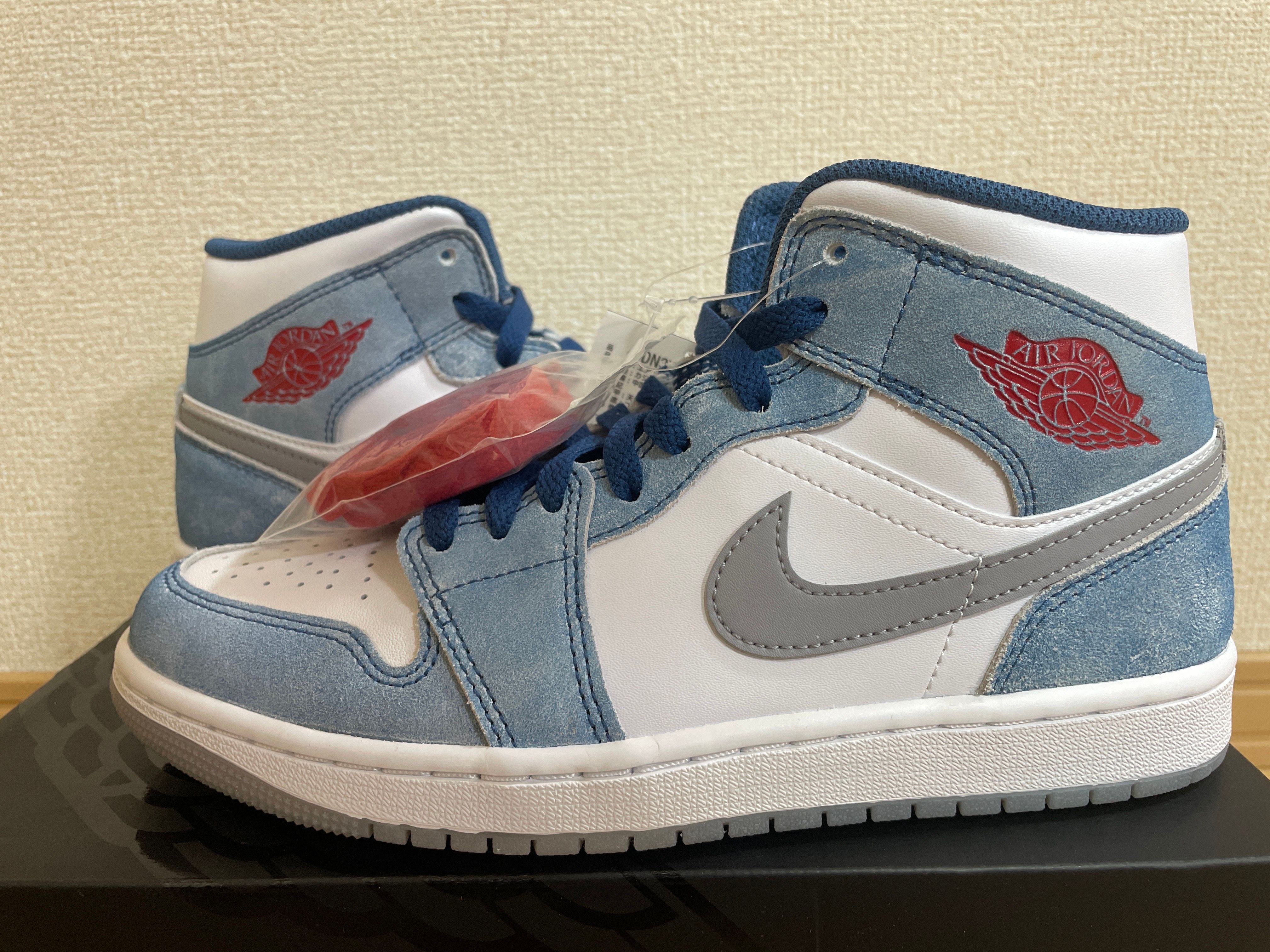 Nike Air Jordan 1 Mid SE "White/Hyper Royal/Red"