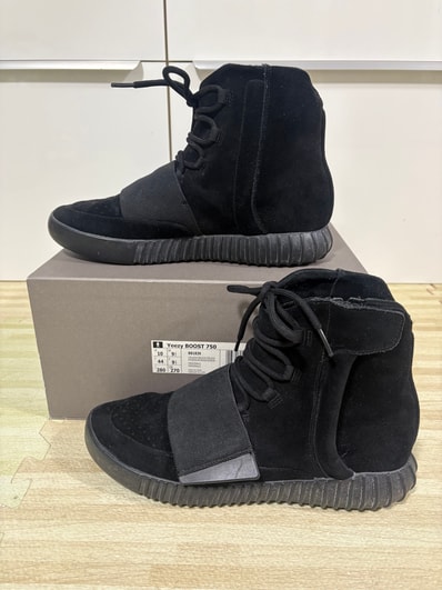 adidas YEEZY Boost 750 "Triple Black"