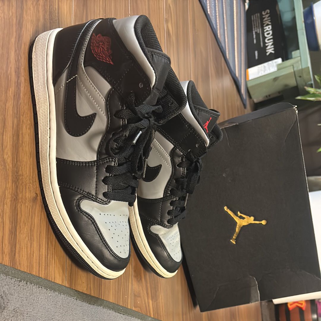 Nike Air Jordan 1 Mid "Shadow"