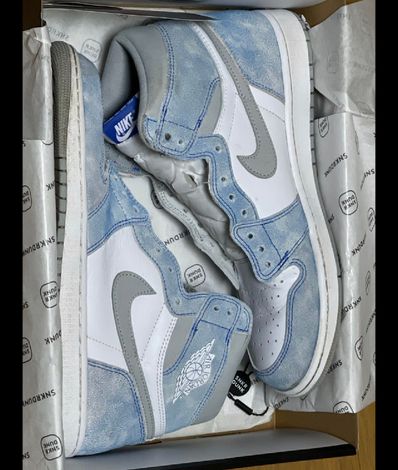 Nike Air Jordan 1 High OG "Hyper Royal"