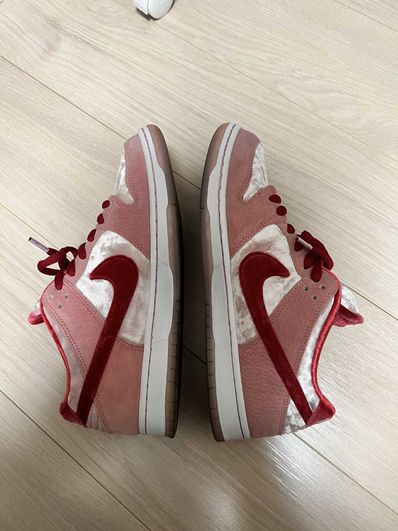 Strangelove × Nike SB Dunk Low "Valentine’s Day"