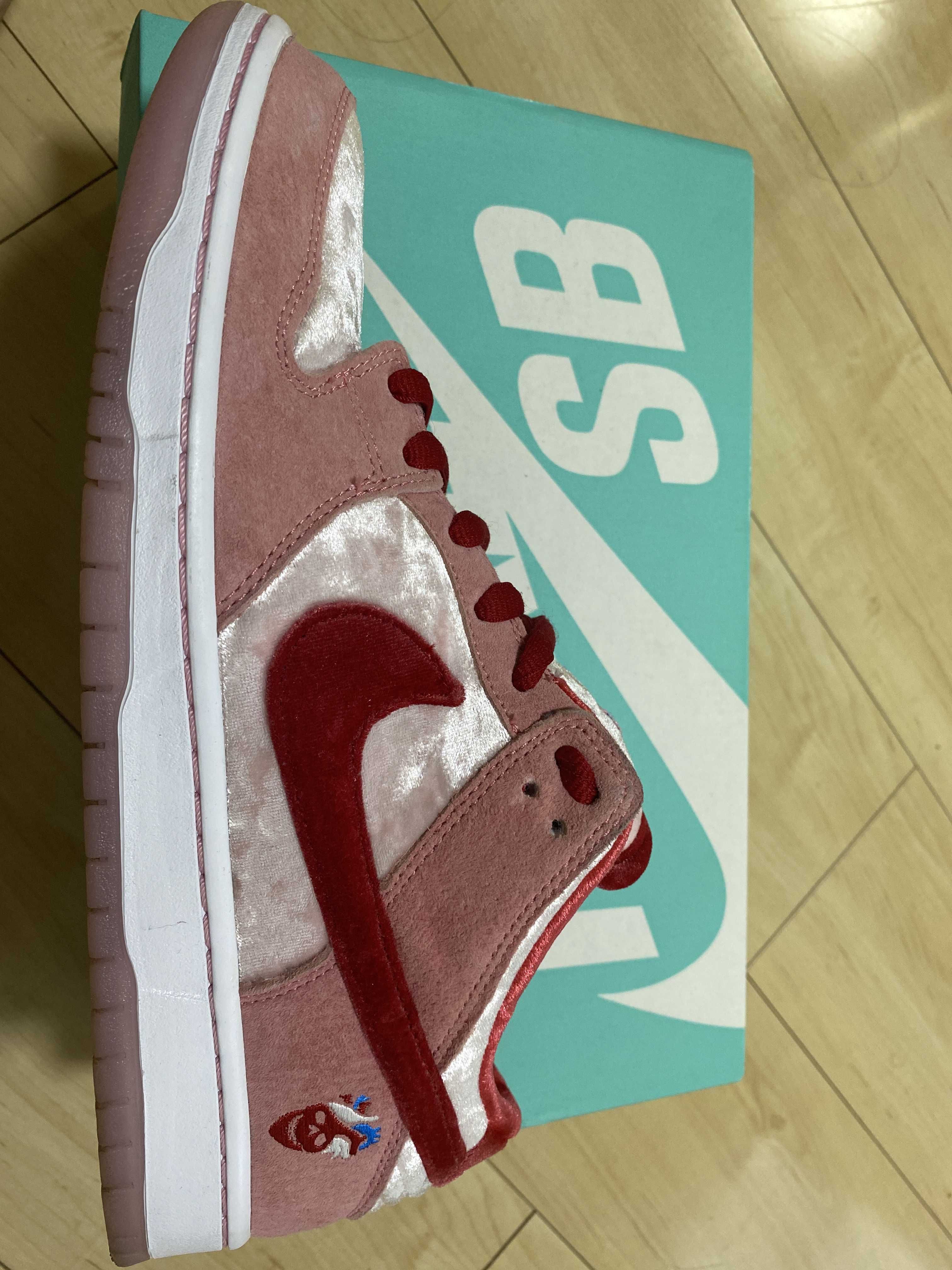 Strangelove × Nike SB Dunk Low "Valentine’s Day"