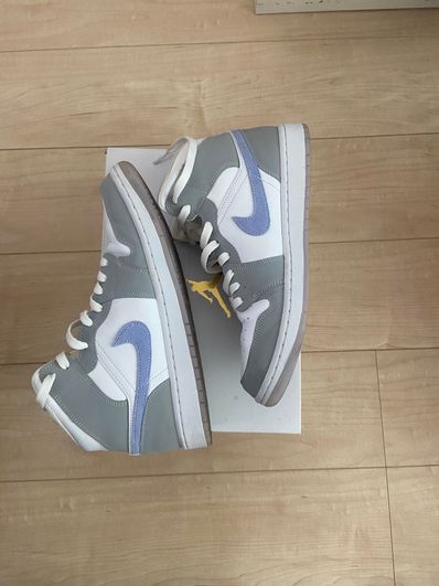 Nike Women's Air Jordan 1 Mid "Wolf Grey"