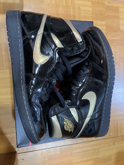 Nike Air Jordan 1 High OG "Black-Metalic Gold"