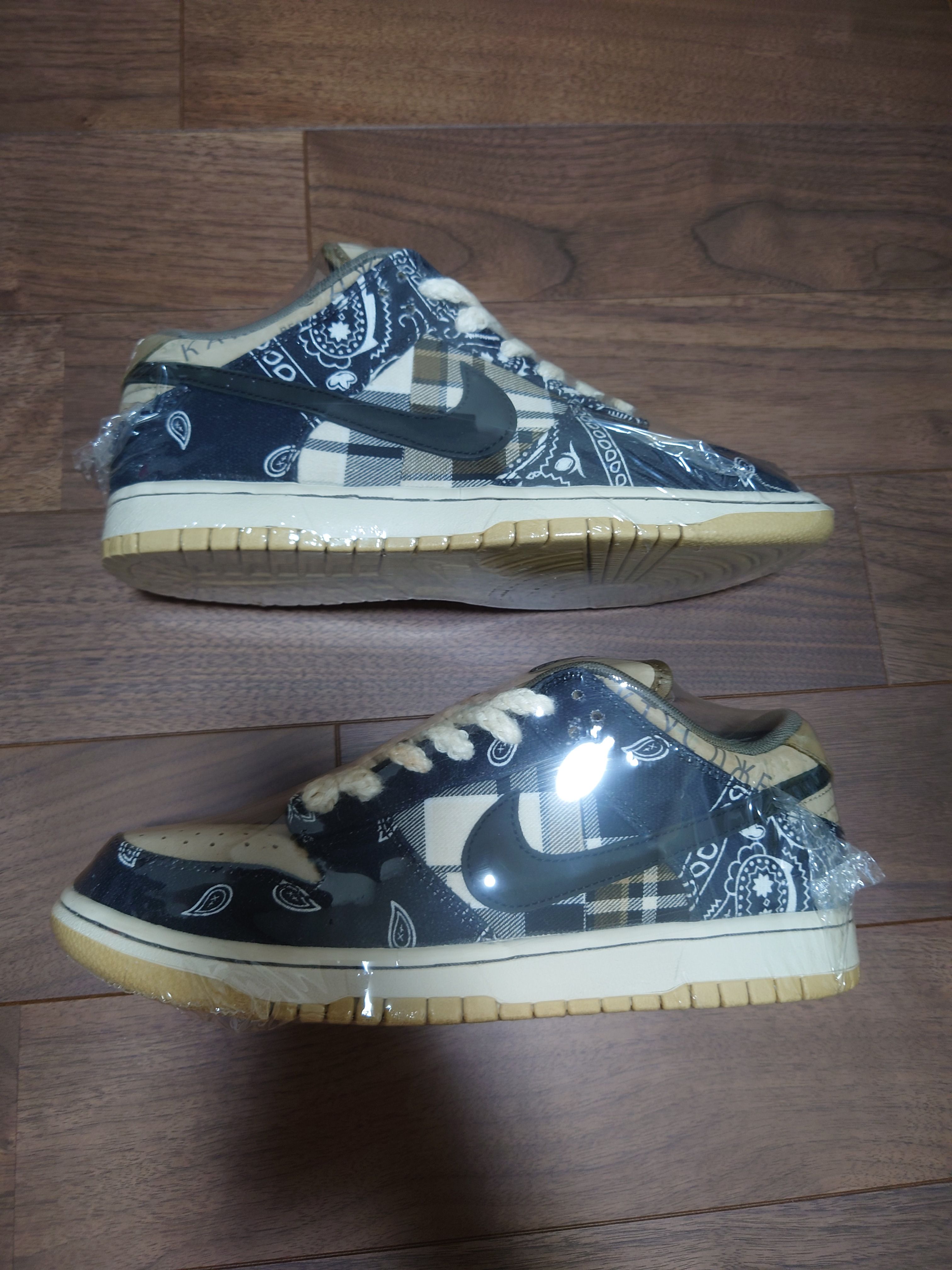 Travis Scott × Nike SB Dunk Low "Black/Parachute Beige"