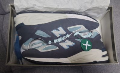 KITH Ronnie Fieg × New Balance 990V2 "Steel Blue"