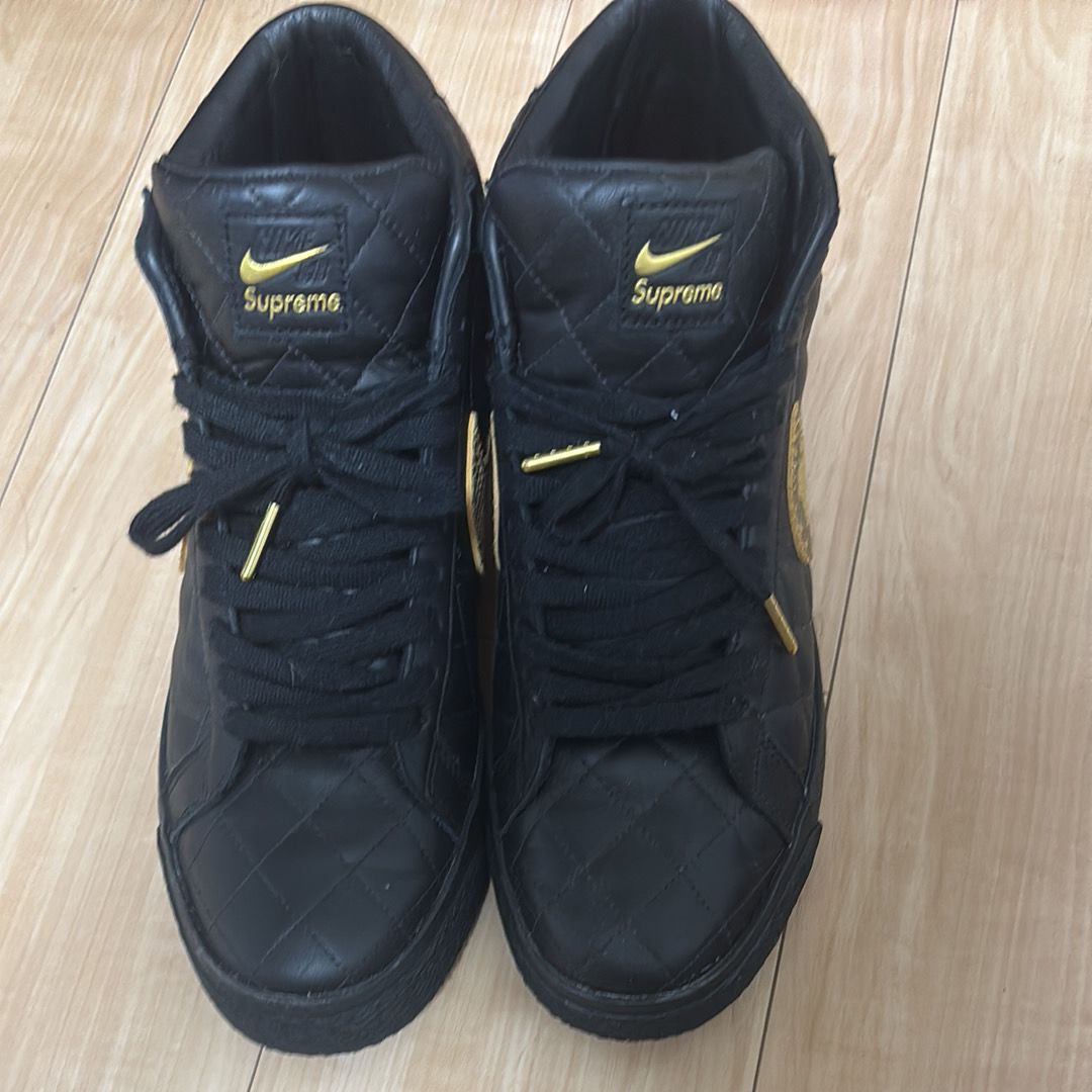 Supreme × Nike SB Blazer Mid "Black"