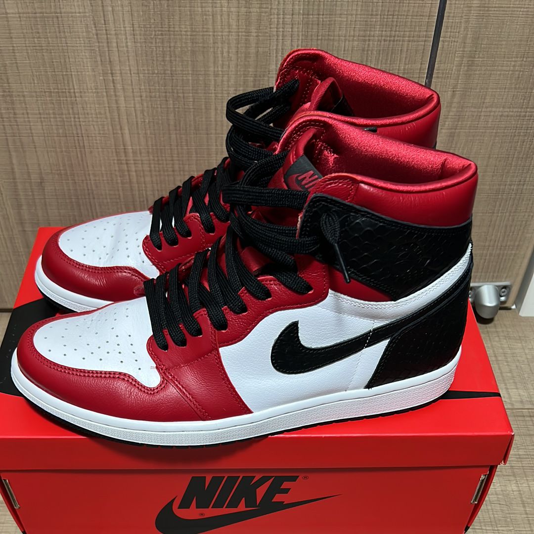 ナイキ ウィメンズ エアジョーダン1 ハイ OG サテンレッド シカゴ Nike】Wmns Air Jordan 1 Retro High OG “Satin Snake Red”が