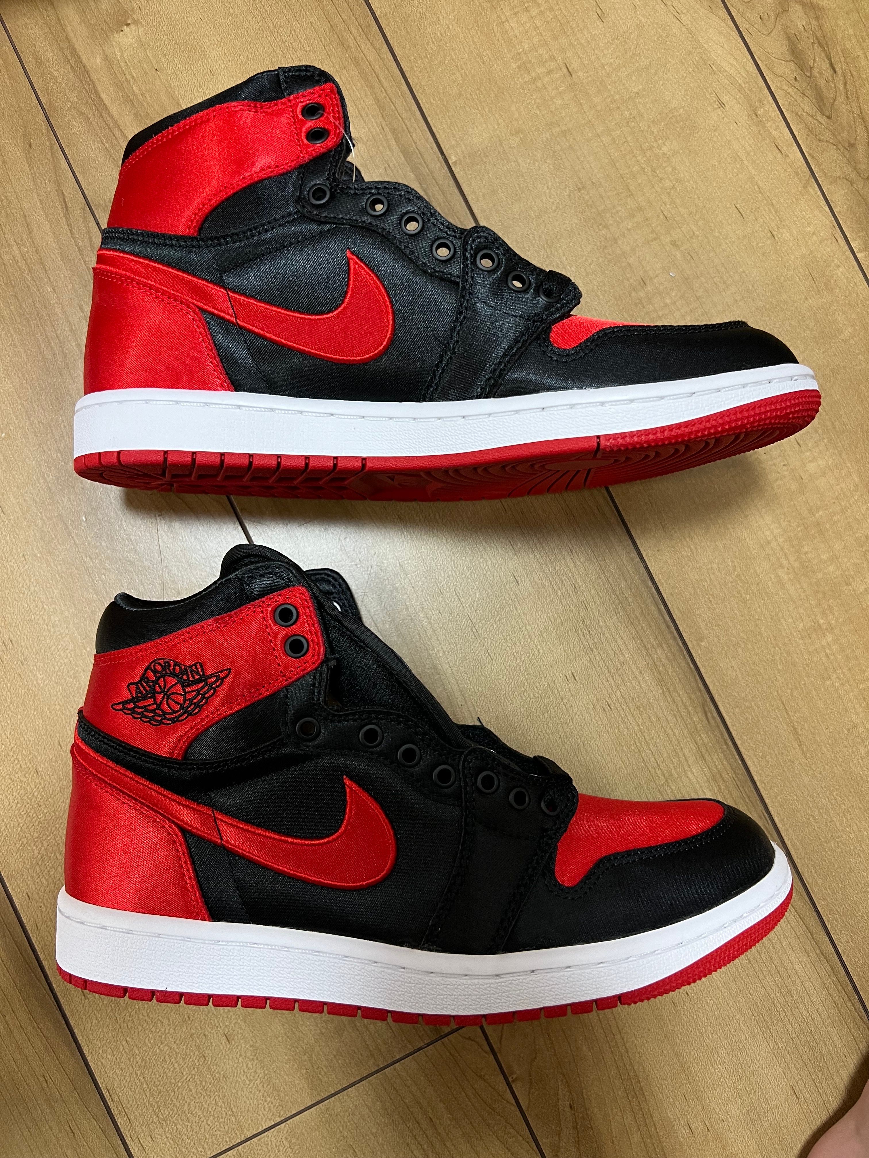 Nike Women's Air Jordan 1 Retro High OG "Satin Bred"