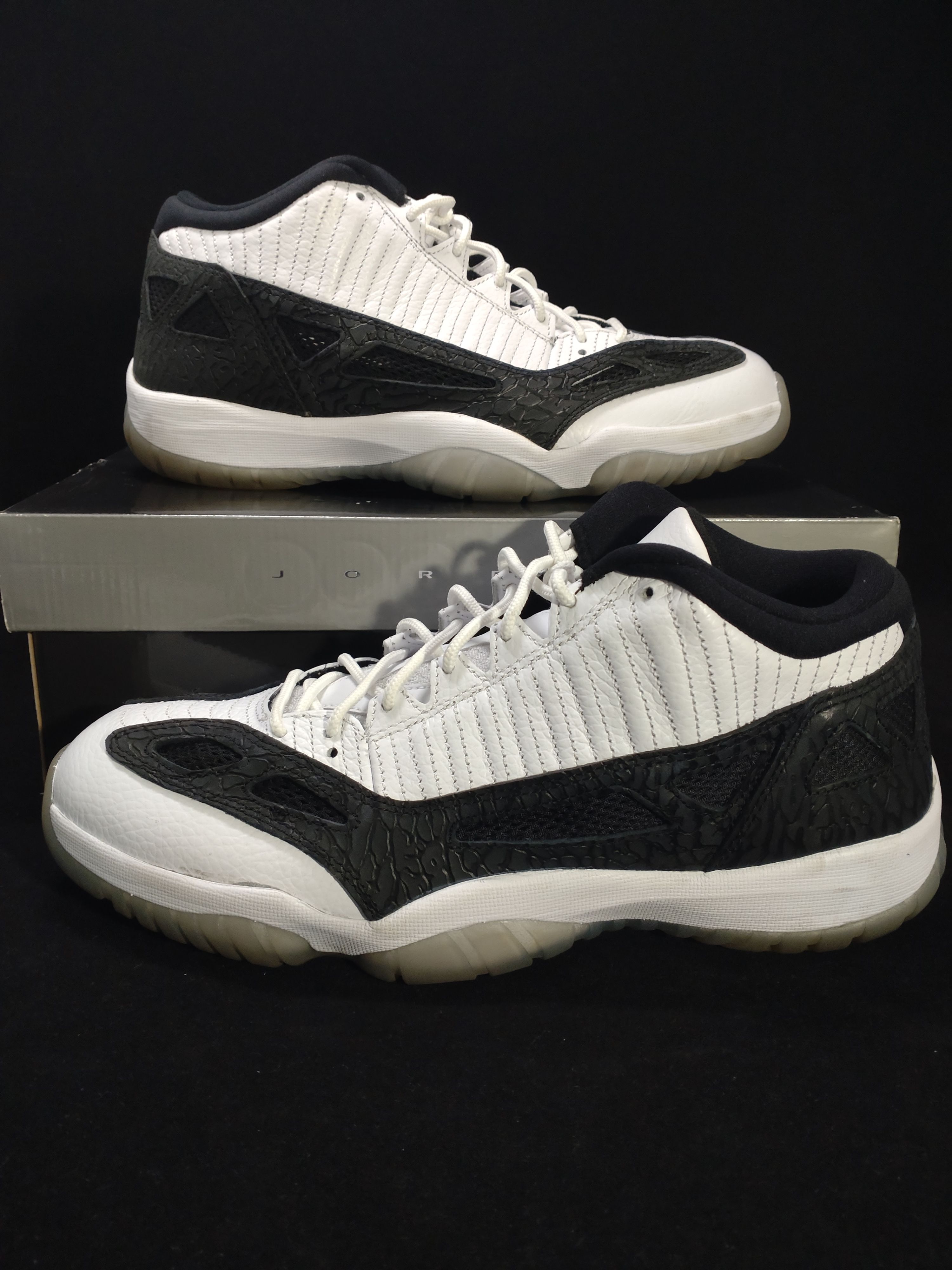 NIKE AIR JORDAN 11 RETRO LOW IE WHITE/BLACK (2011)