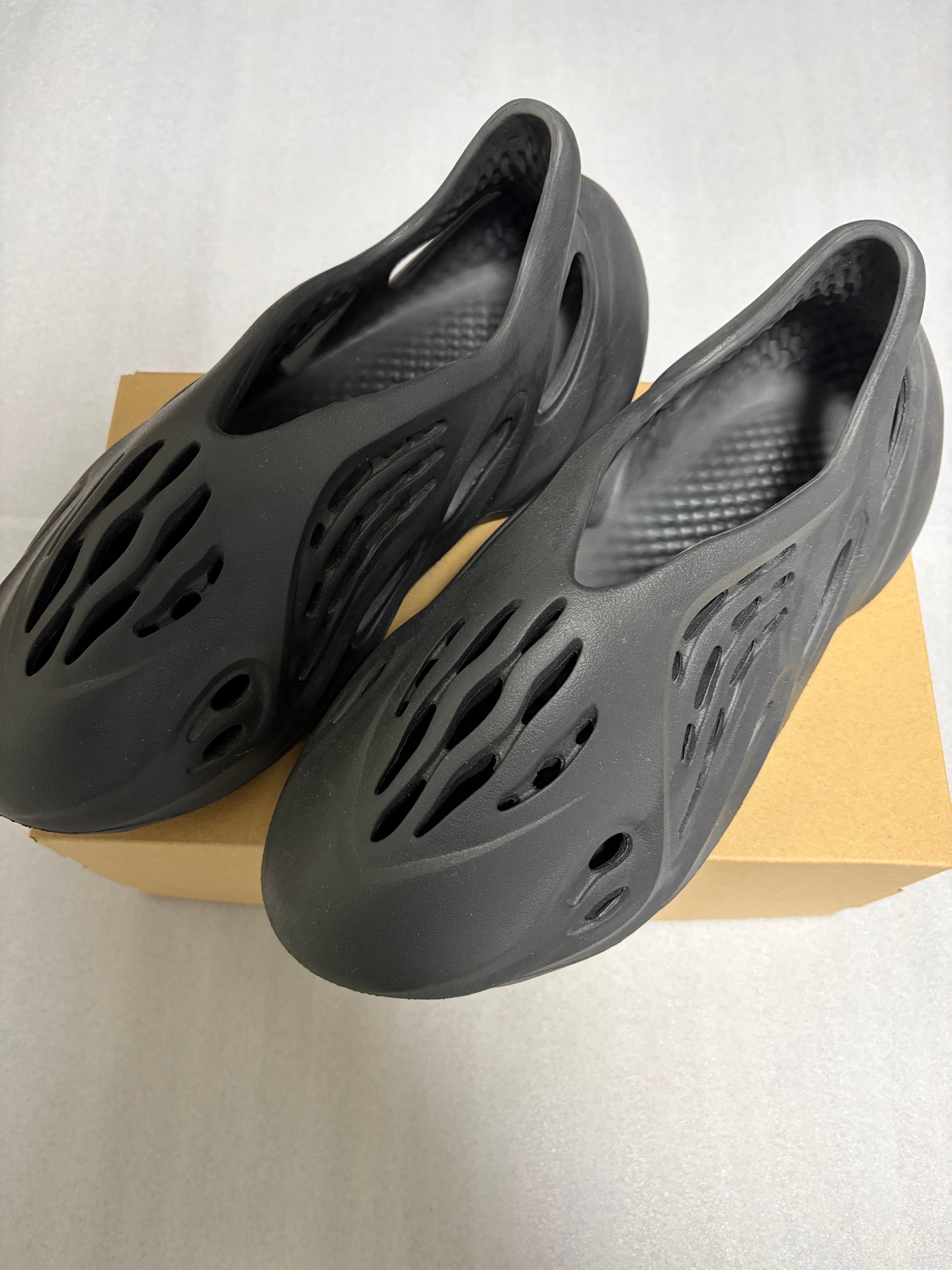 イージー フォームランナー(YEEZY Foam Runner)/イージー 人気の新作を