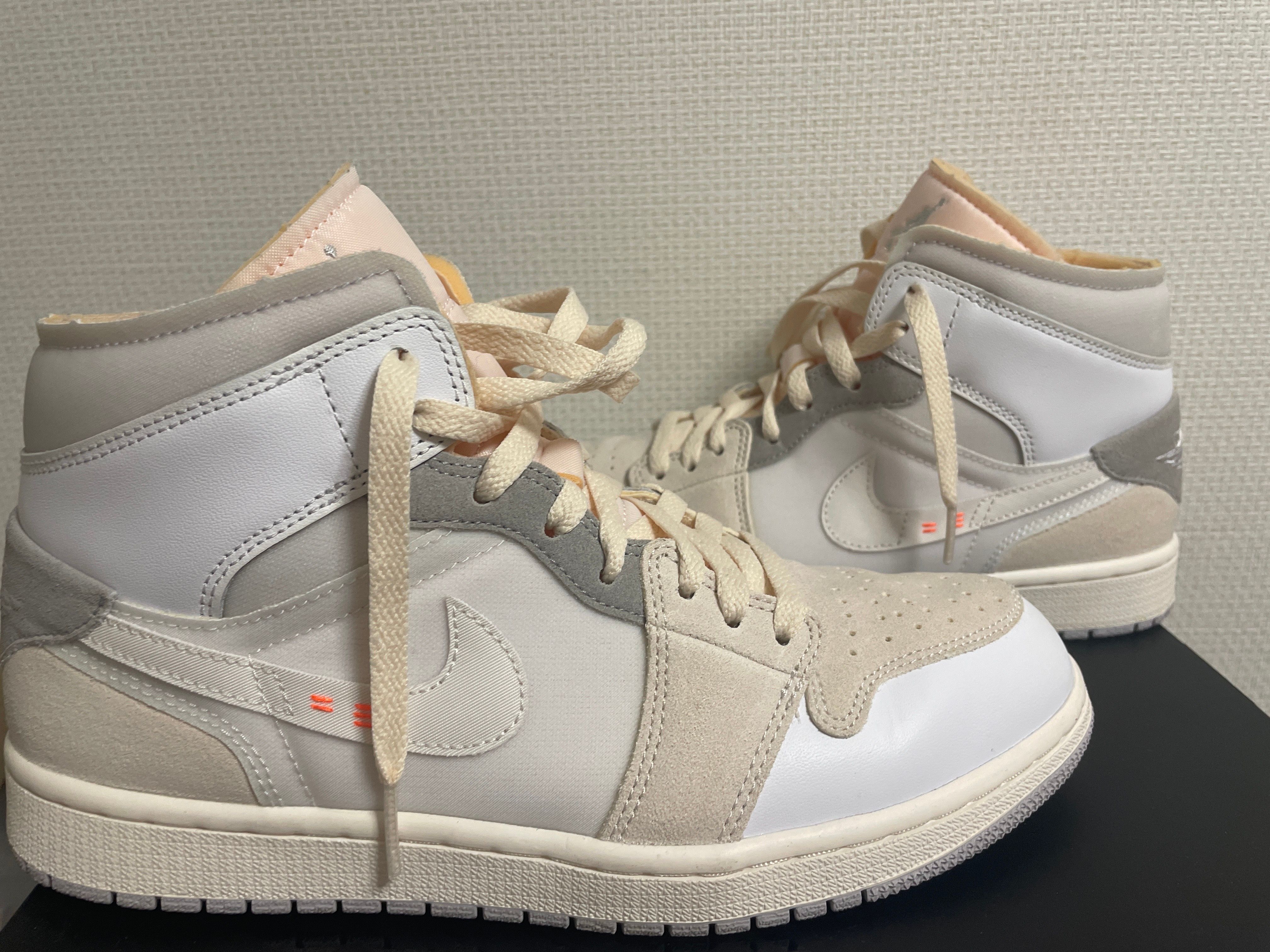 Nike Air Jordan 1 mid "Inside Out/White/Grey"