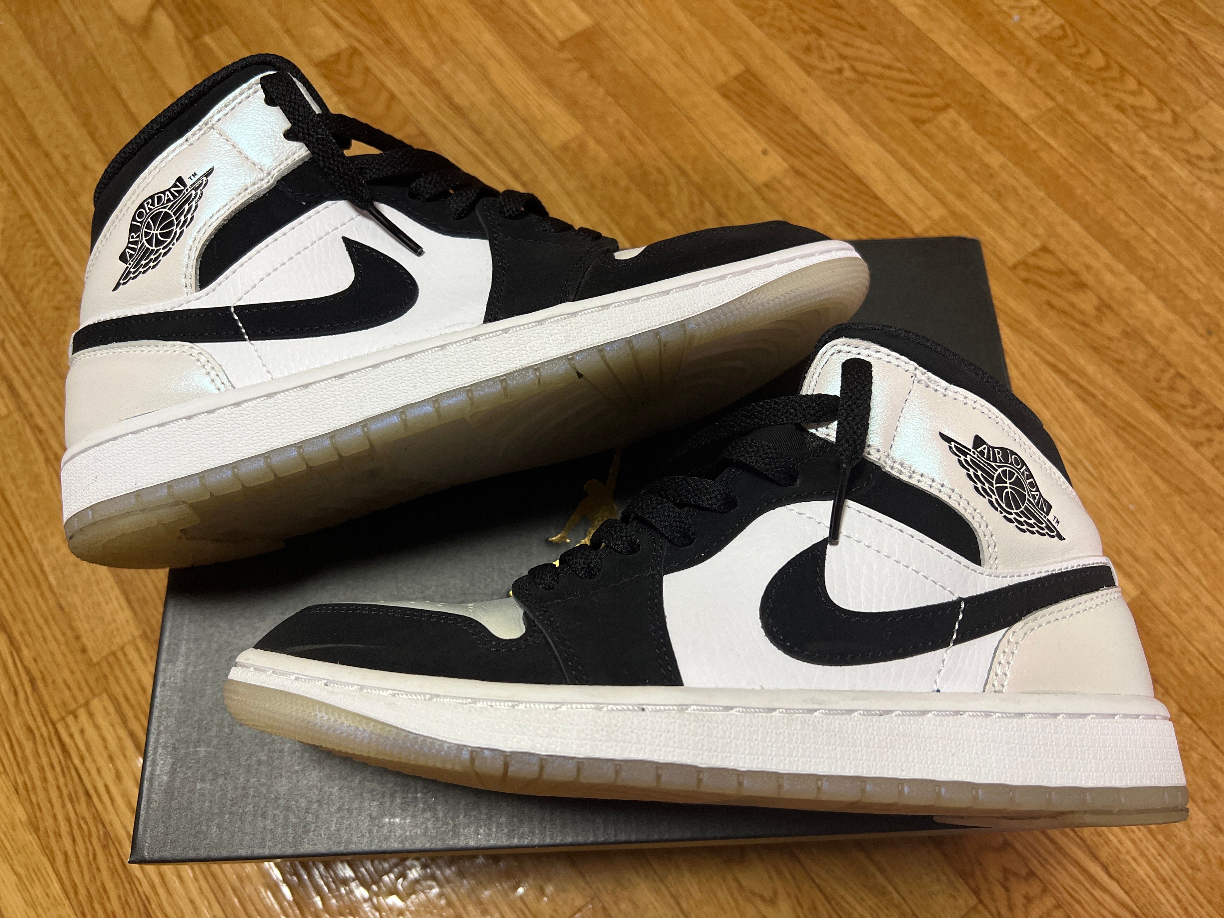 Nike Air Jordan 1 Mid "Omega/Black/White"
