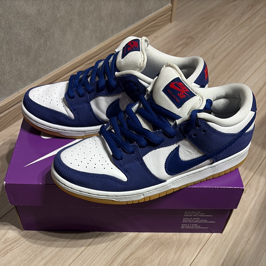 ナイキ SB ダンク ロー "ロサンゼルス ドジャース/ディープ ロイヤル ブルー"