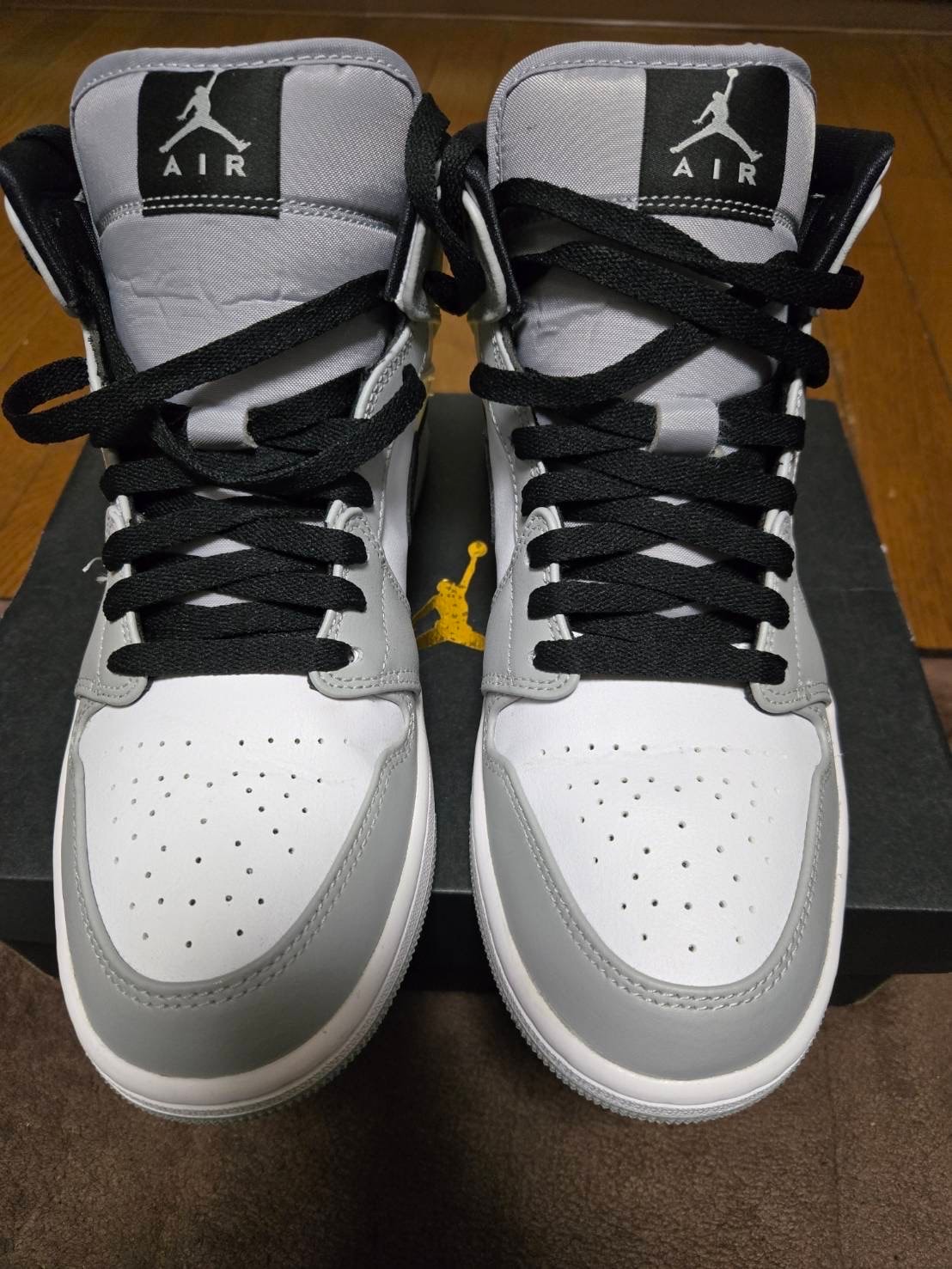 Nike Air Jordan 1 Mid "Light Smoke Grey/White/Black"