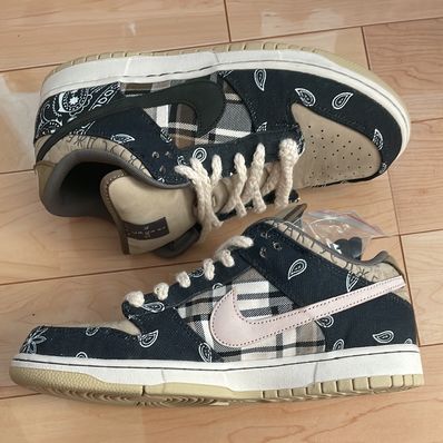 Travis Scott × Nike SB Dunk Low "Black/Parachute Beige"