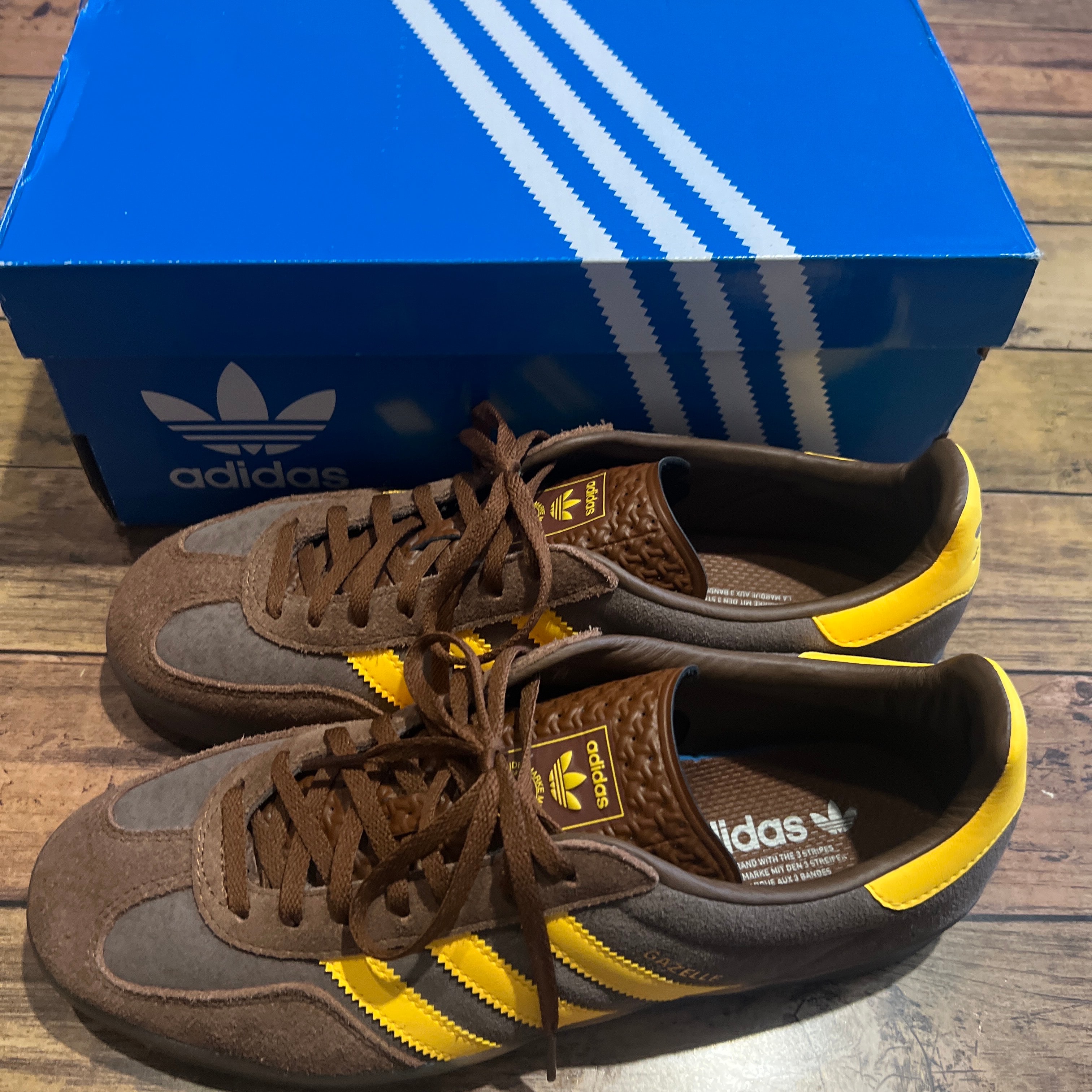 アディダス ガゼル インドア "プリラブドブラウン/スパーク"