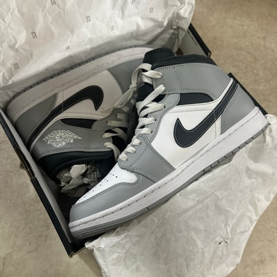 Nike Air Jordan 1 Mid "Light Smoke Grey/White/Black"