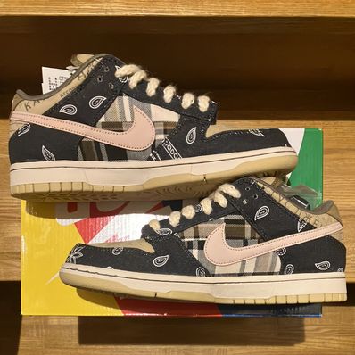 Travis Scott × Nike SB Dunk Low "Black/Parachute Beige"