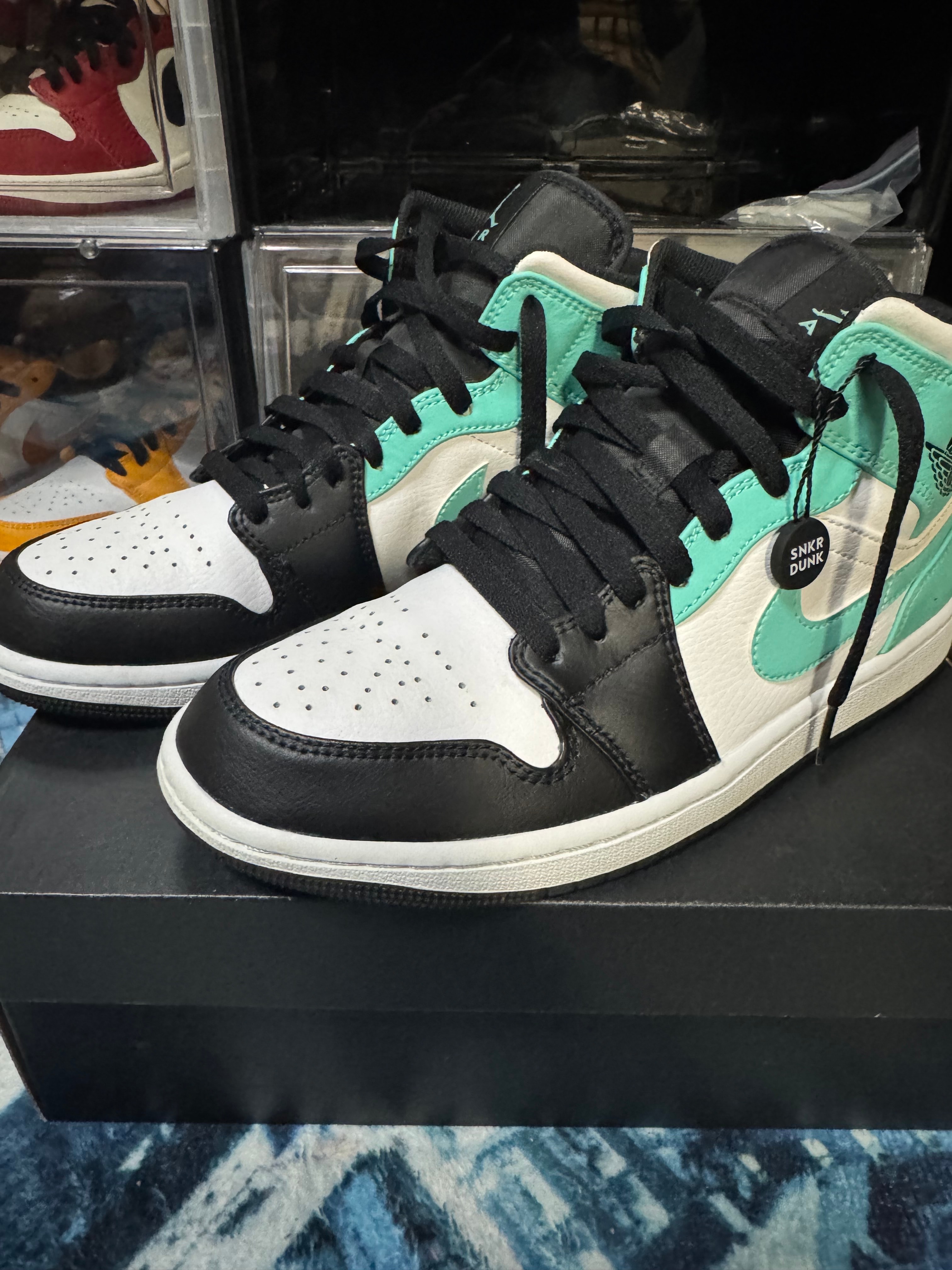 Nike Air Jordan 1 Mid "Tropical Twist"