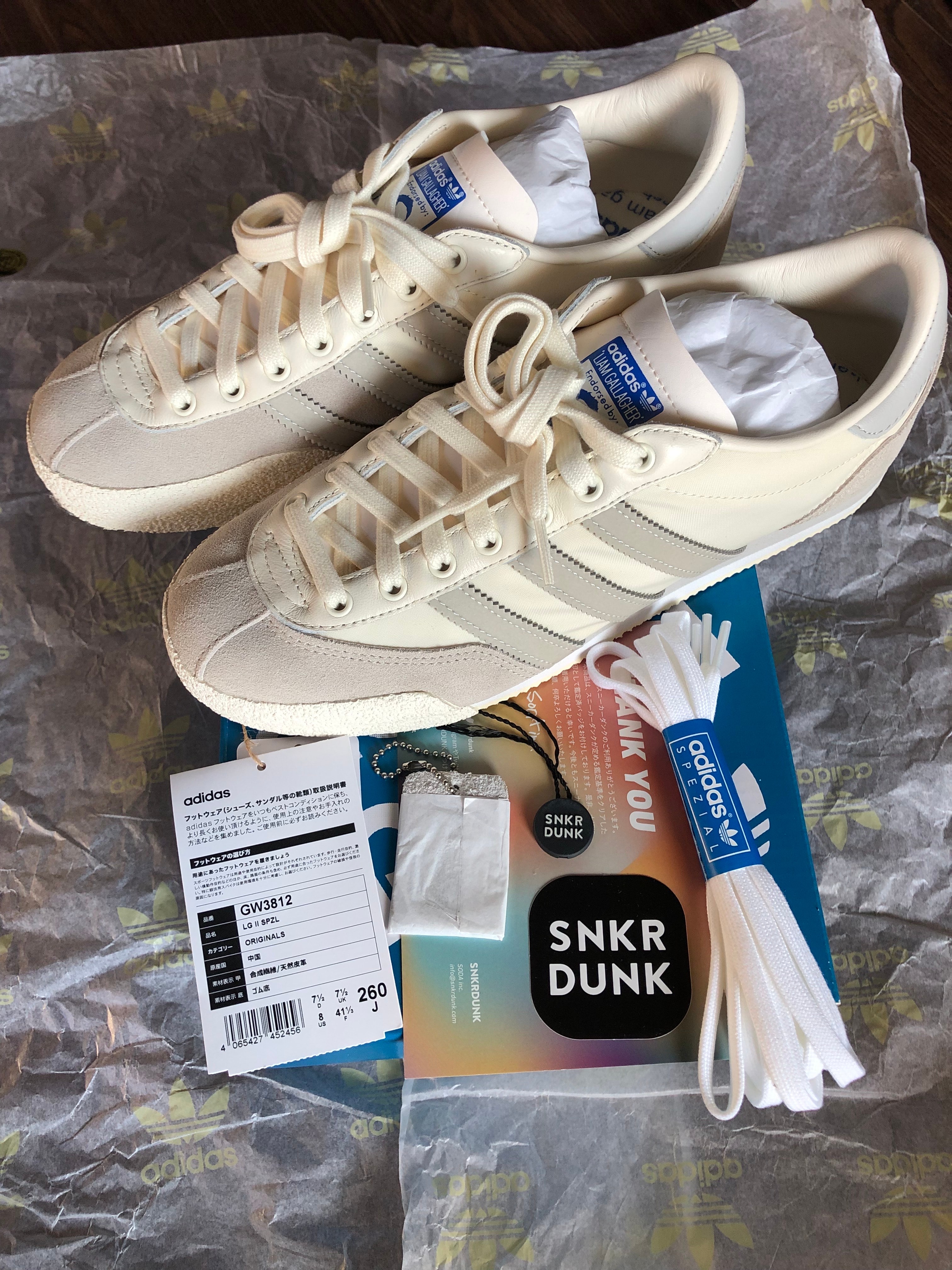 リアム・ギャラガー × アディダス LG2 スペツィアル "クリームホワイト"