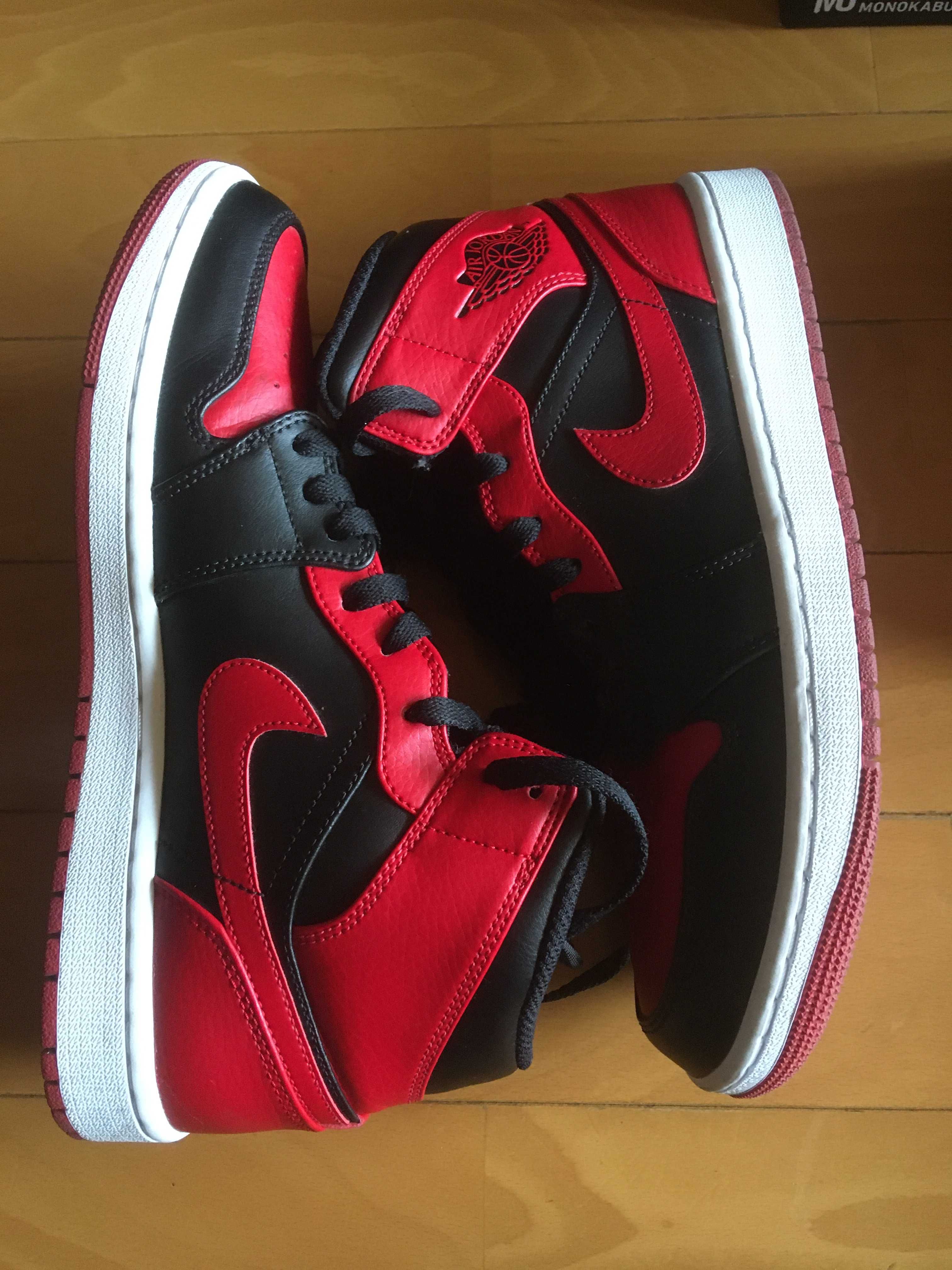 Nike Air Jordan 1 Mid "Bred"