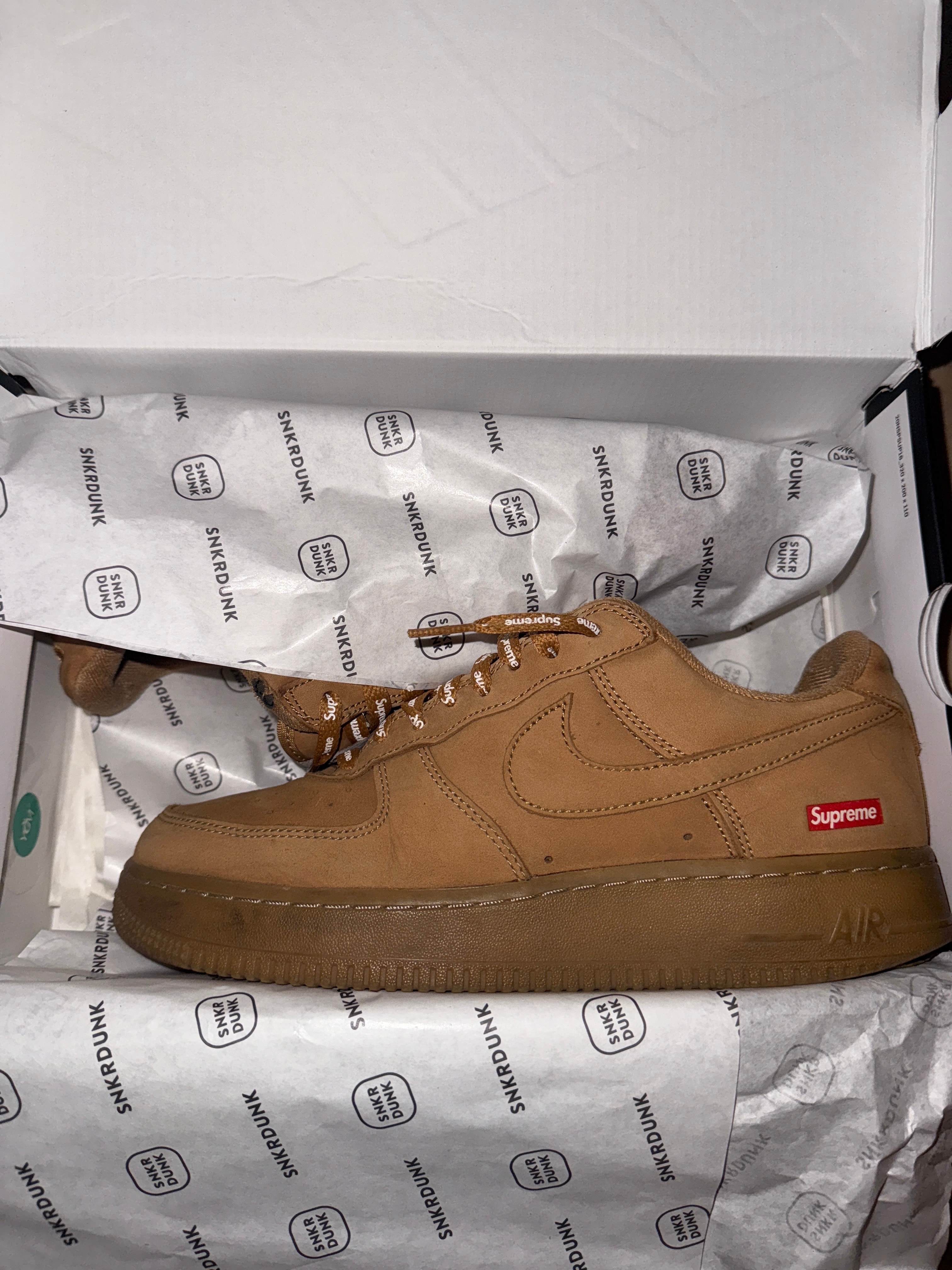 シュプリーム × ナイキ エアフォース1 ロー "フラックス/ウィート"