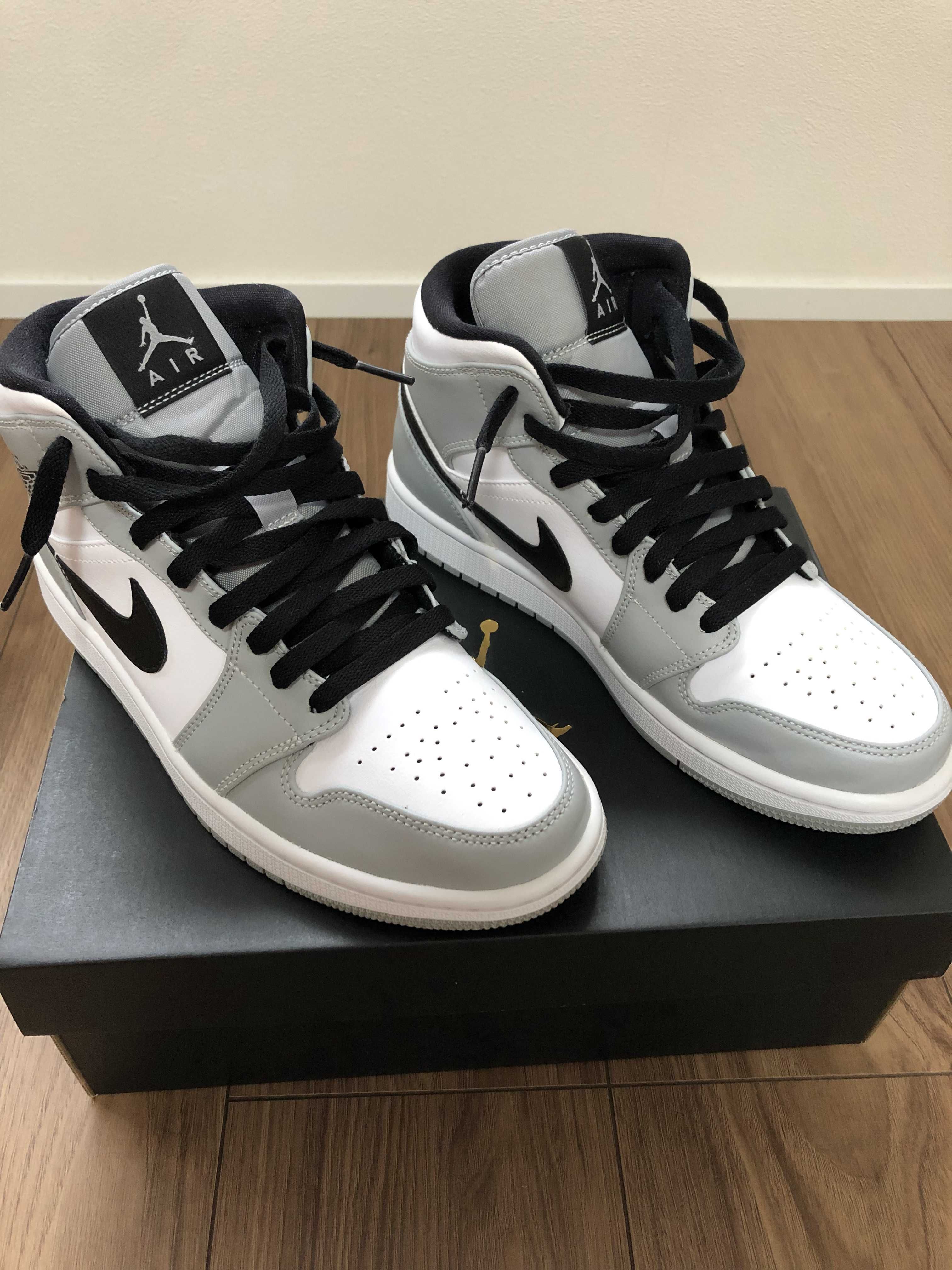 Nike Air Jordan 1 Mid "Light Smoke Grey/White/Black"