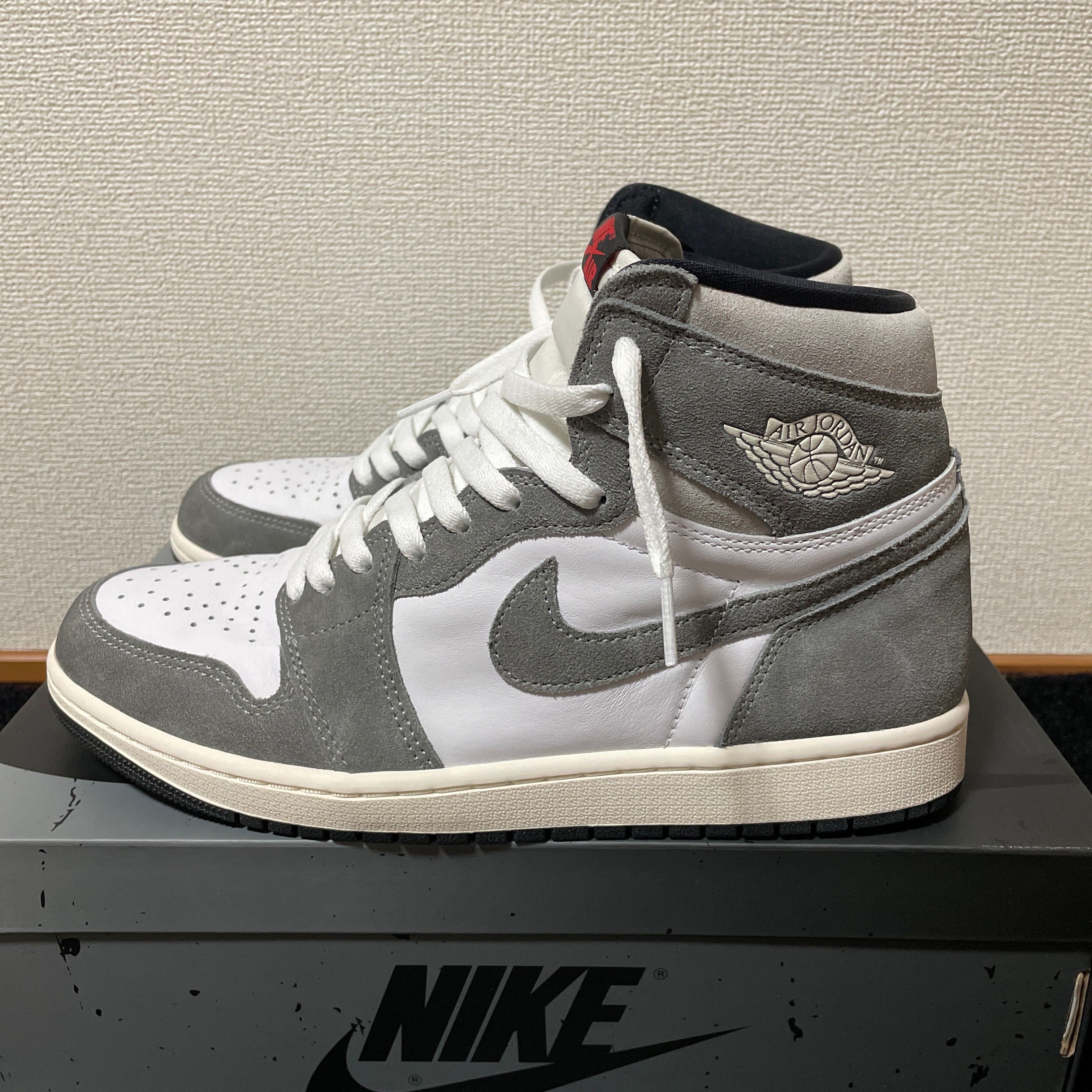 Nike Air Jordan 1 Retro High OG "Black and Smoke Grey"