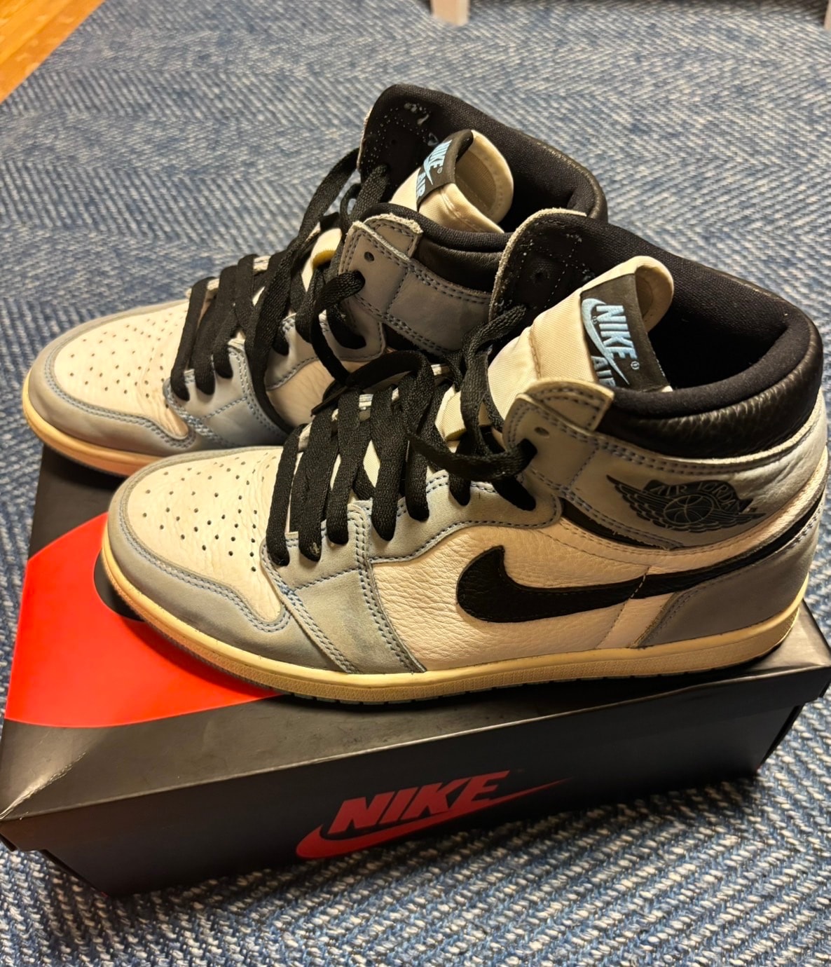 Nike Air Jordan 1 High OG "University Blue"