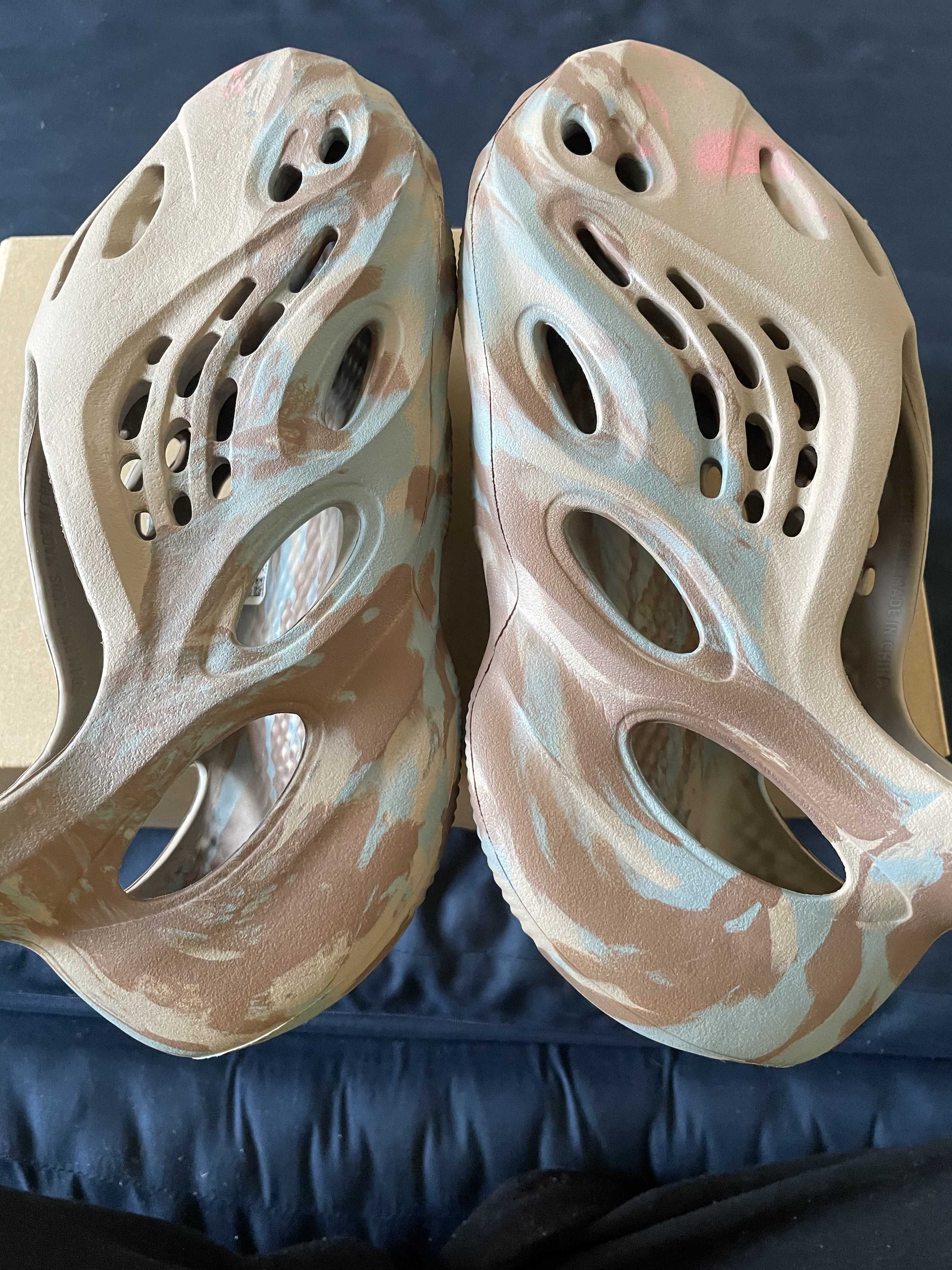 adidas YEEZY Foam Runner "Mx Sand Grey"