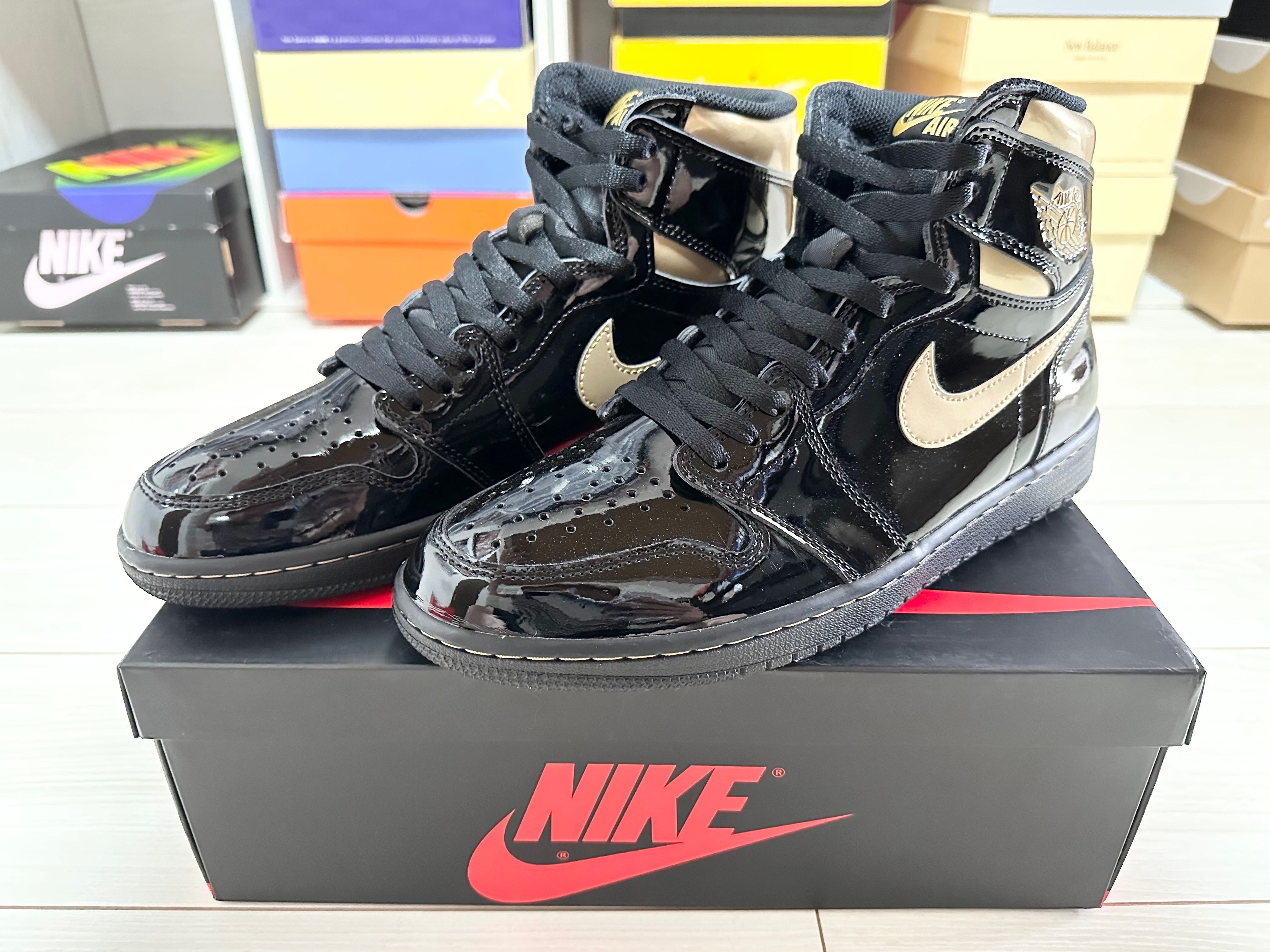 Nike Air Jordan 1 High OG "Black-Metalic Gold"
