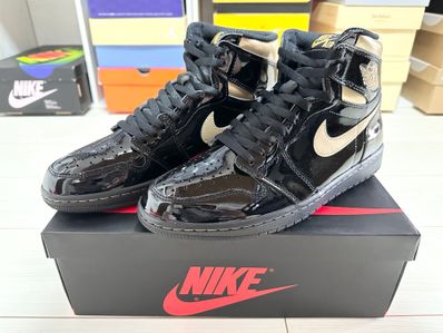 Nike Air Jordan 1 High OG "Black-Metalic Gold"