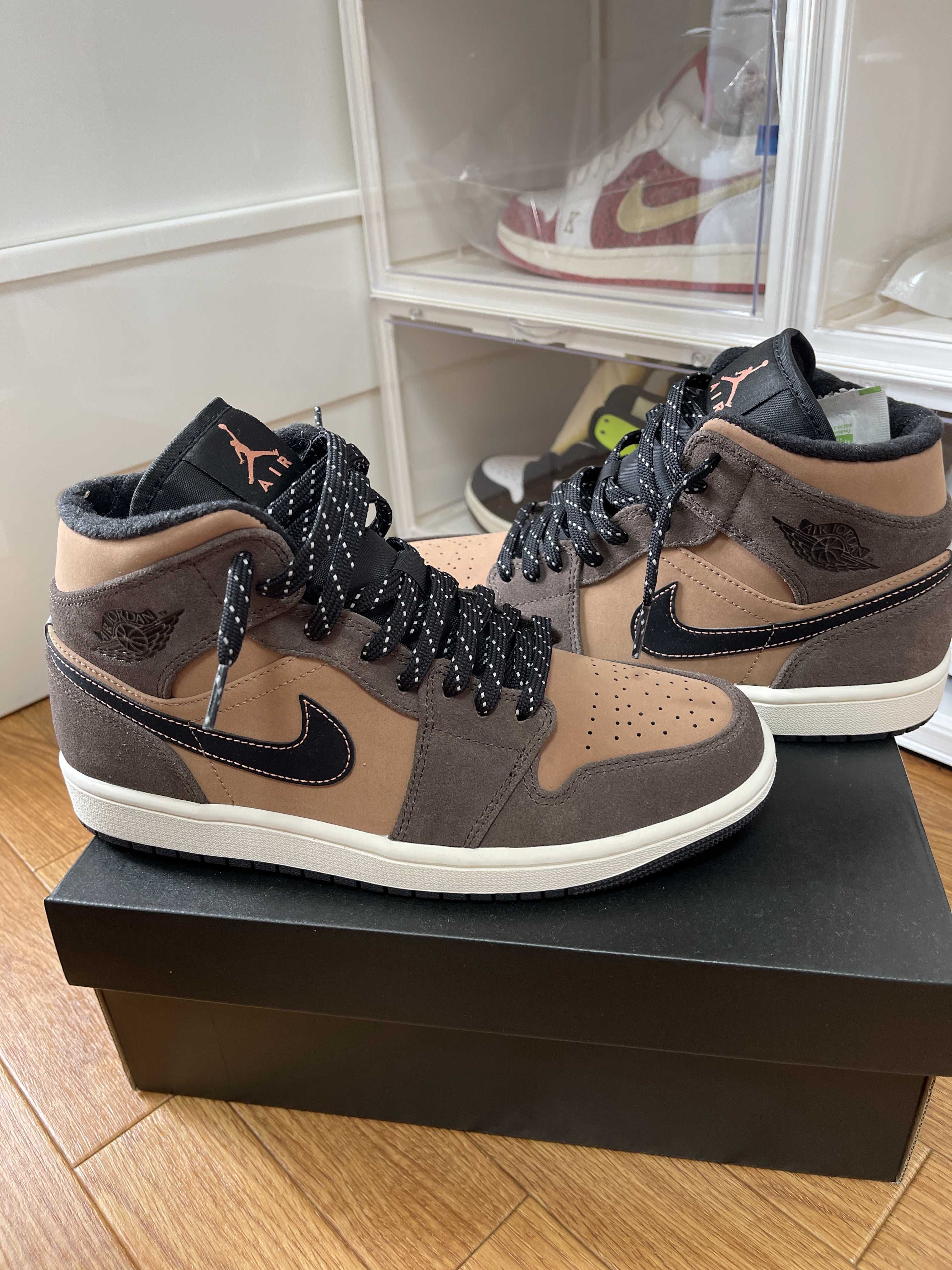 Nike Air Jordan 1 Mid SE "Dark Chocolate"