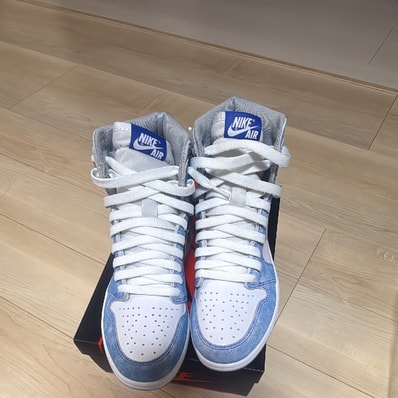 Nike Air Jordan 1 High OG "Hyper Royal"