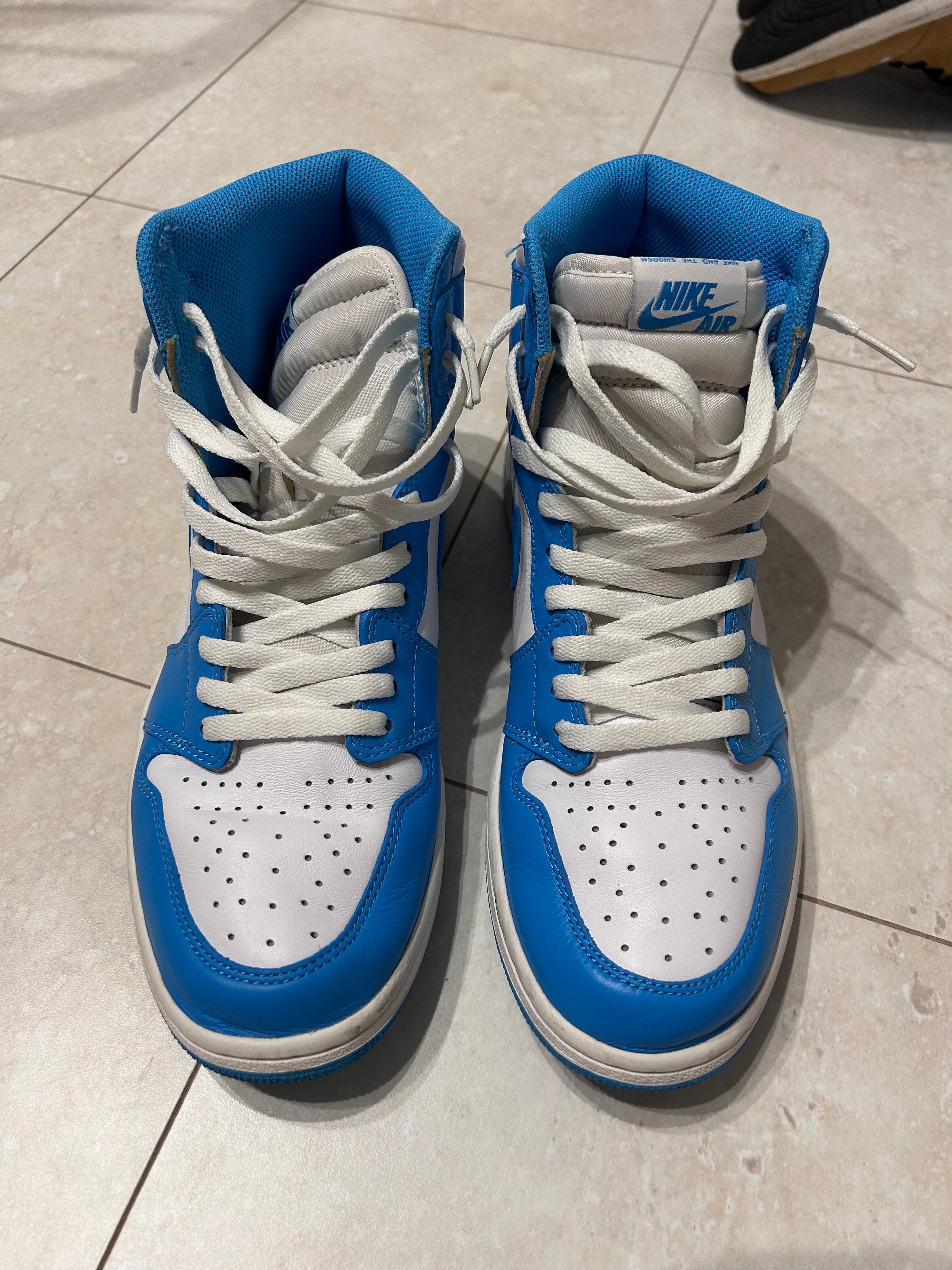 Nike Air Jordan 1 Retro High "UNC"