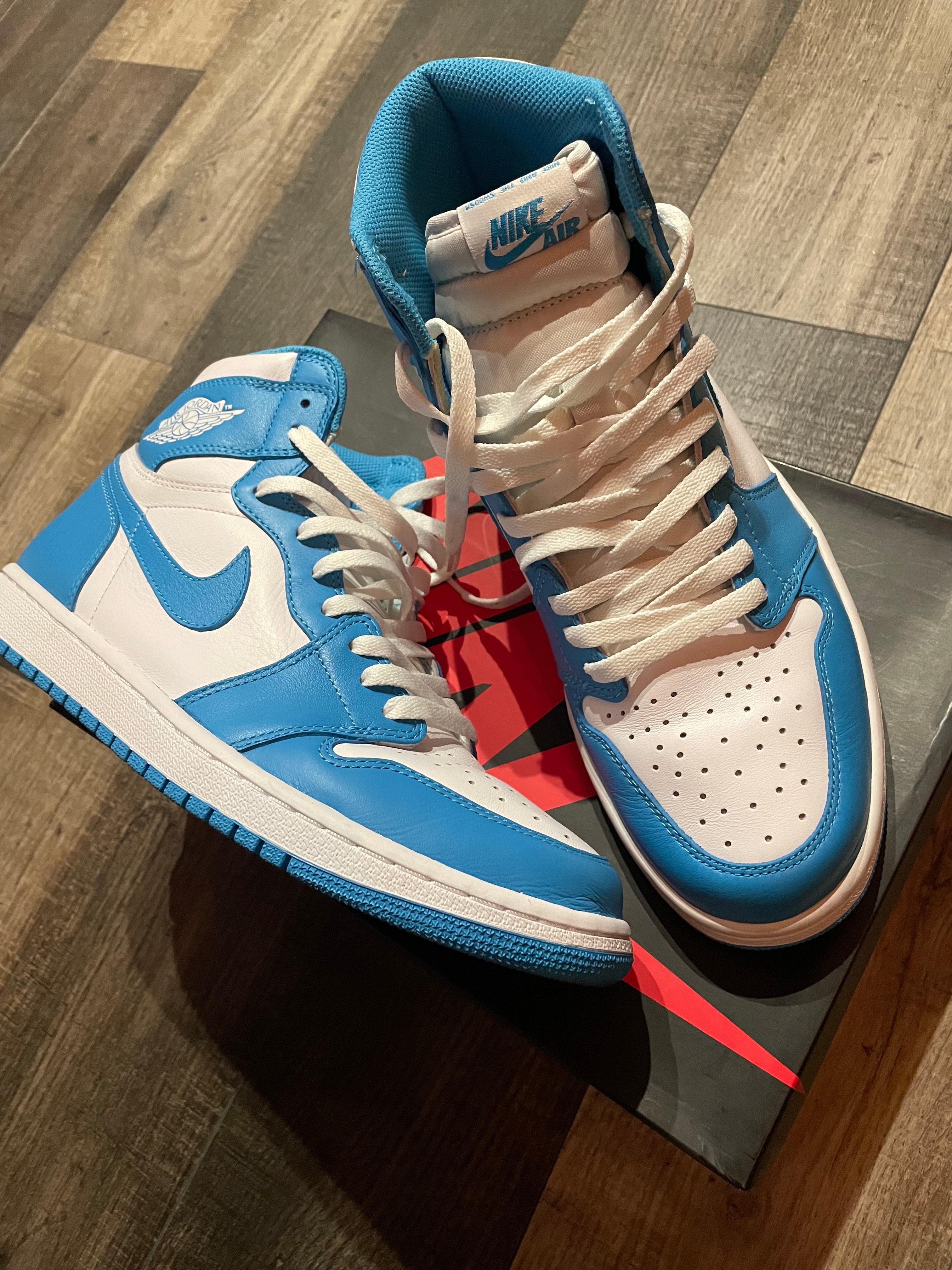 Nike Air Jordan 1 Retro High "UNC"