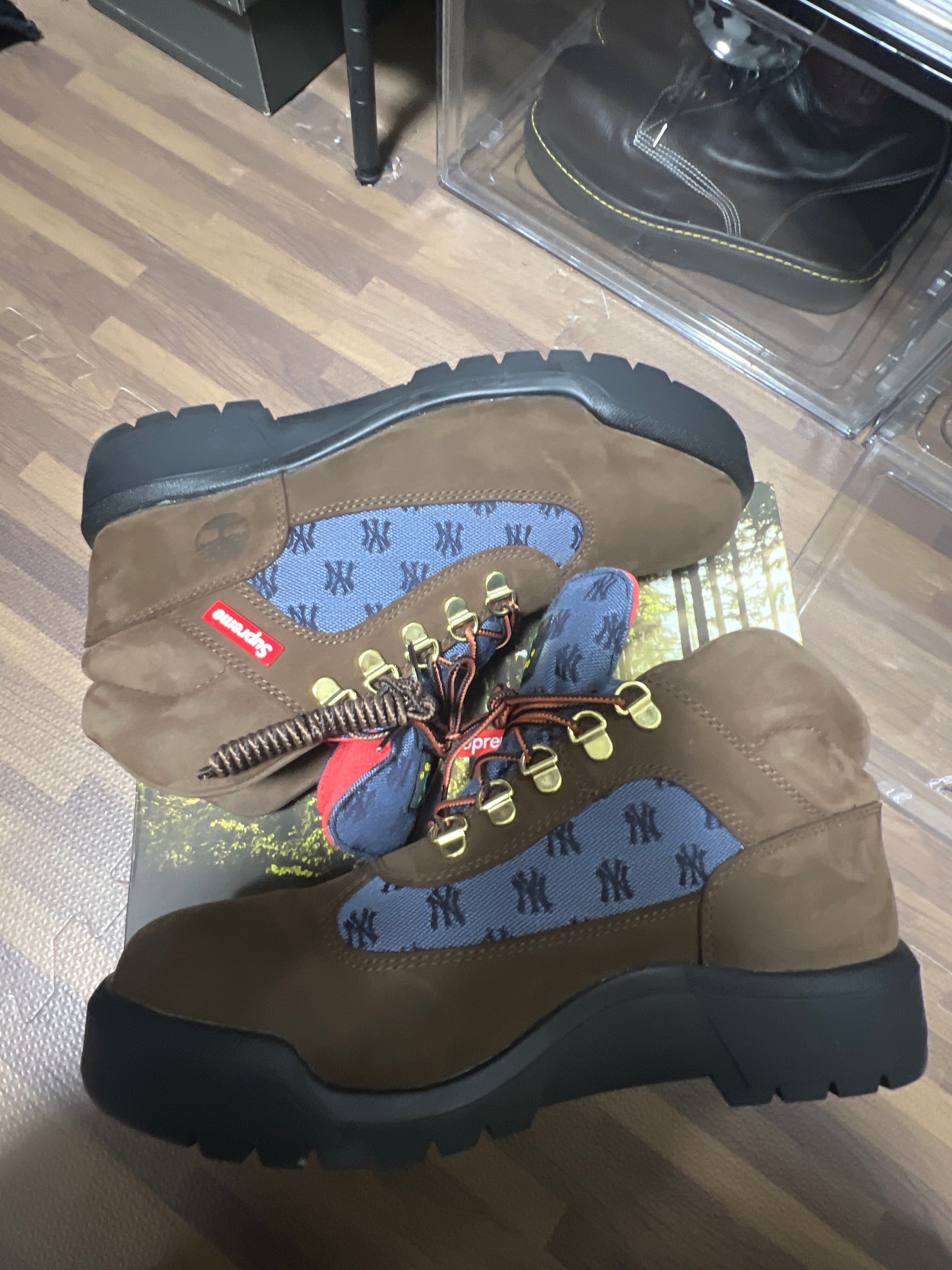 Supreme × Timberland Field Boot "Brown"