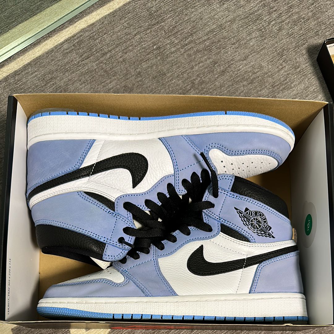 Nike Air Jordan 1 High OG "University Blue"