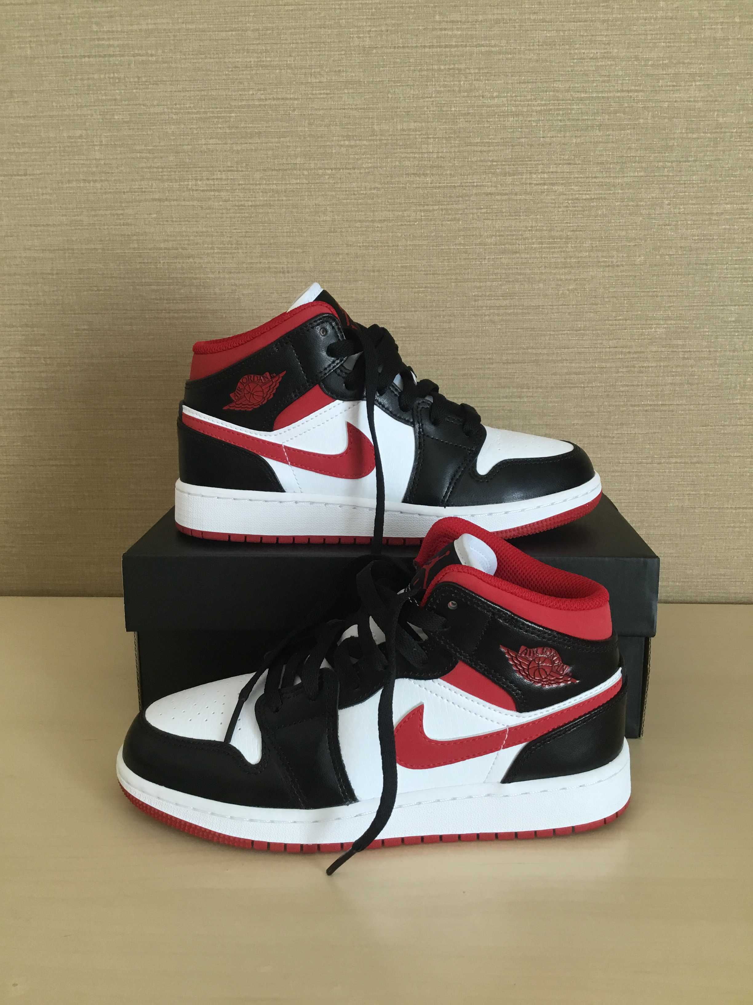 NIKE GS AIR JORDAN 1 MID "WHITE/GYM RED/BLACK"