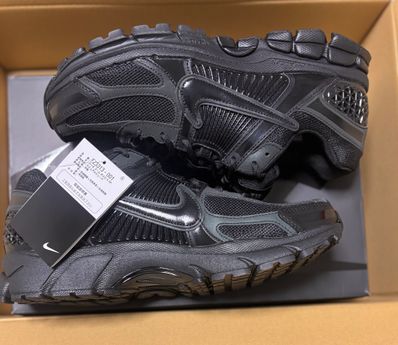 Dover Street Market × Nike Zoom Vomero 5 "Black"