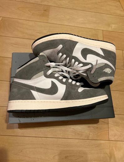Nike Air Jordan 1 Retro High OG "Black and Smoke Grey"