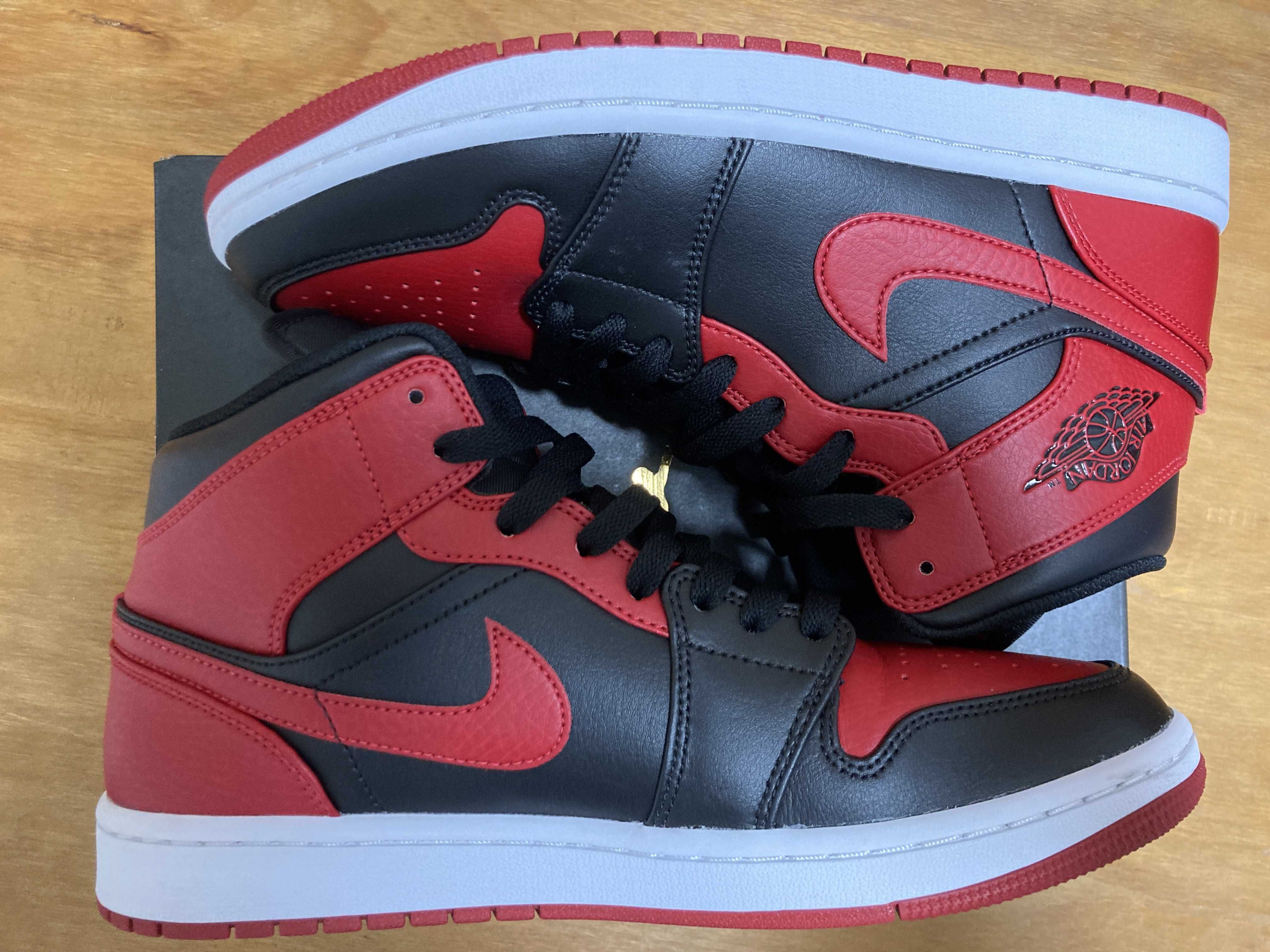 Nike Air Jordan 1 Mid "Bred"