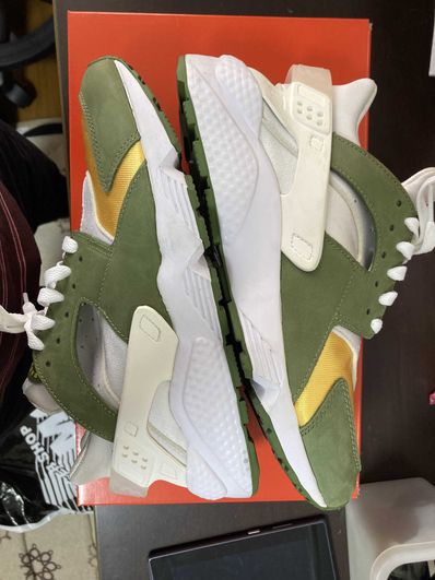 Stussy × Nike Air Huarache "Dark Olive"