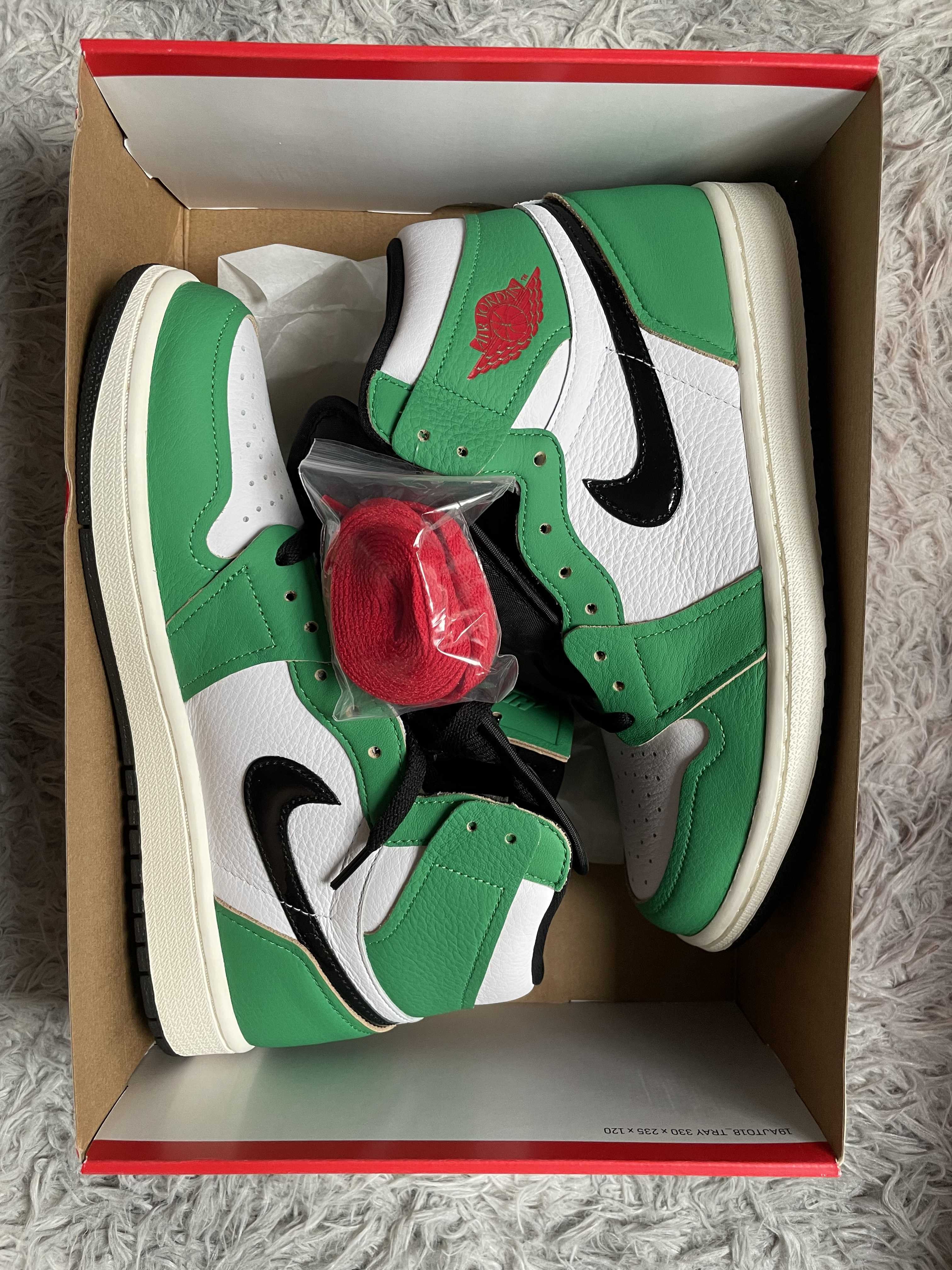 Nike Women's Air Jordan 1 High OG "Lucky Green/White-Sail-Black"