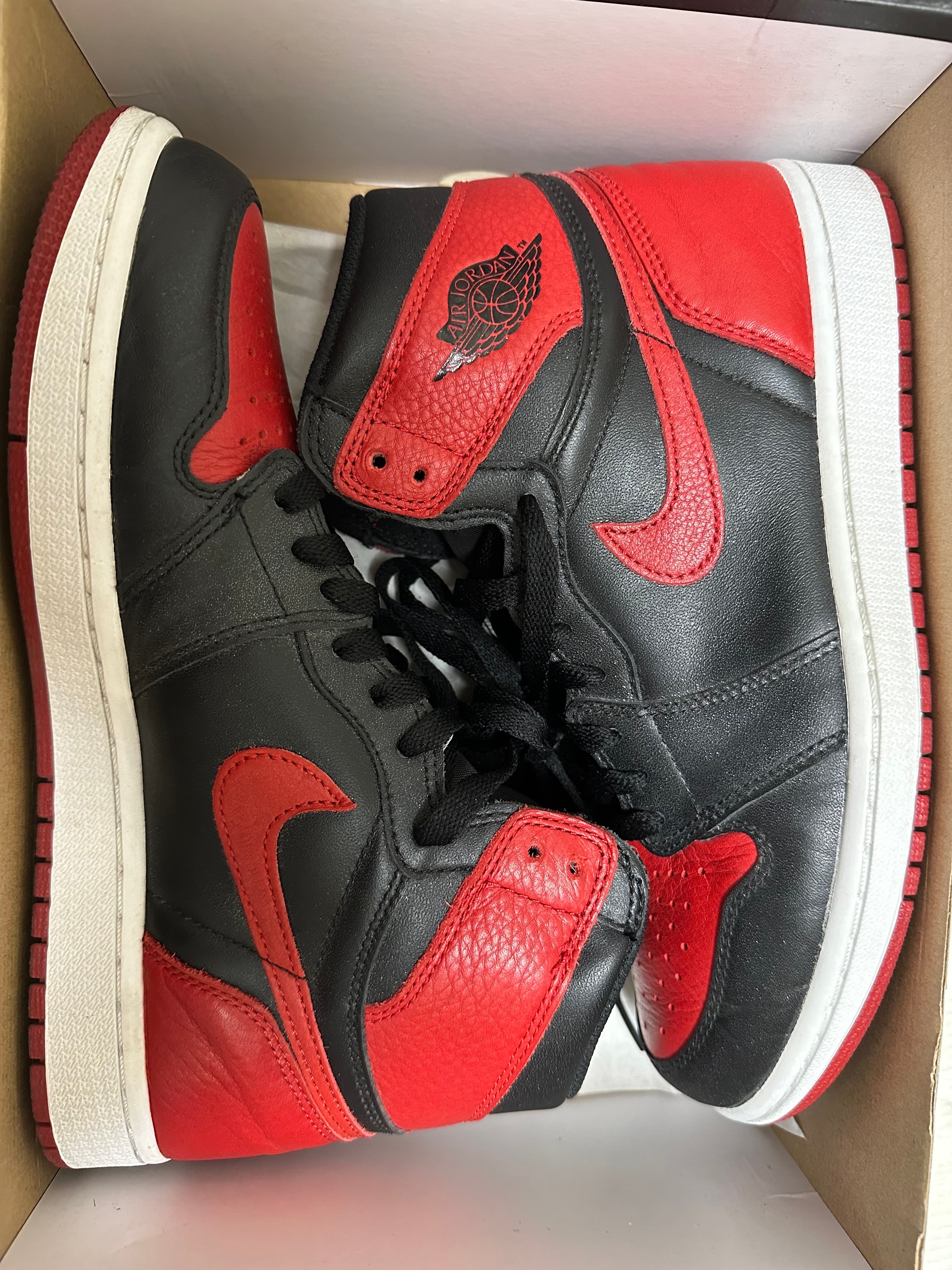 Nike Air Jordan 1 Retro High OG "Bred/Banned" (2016)