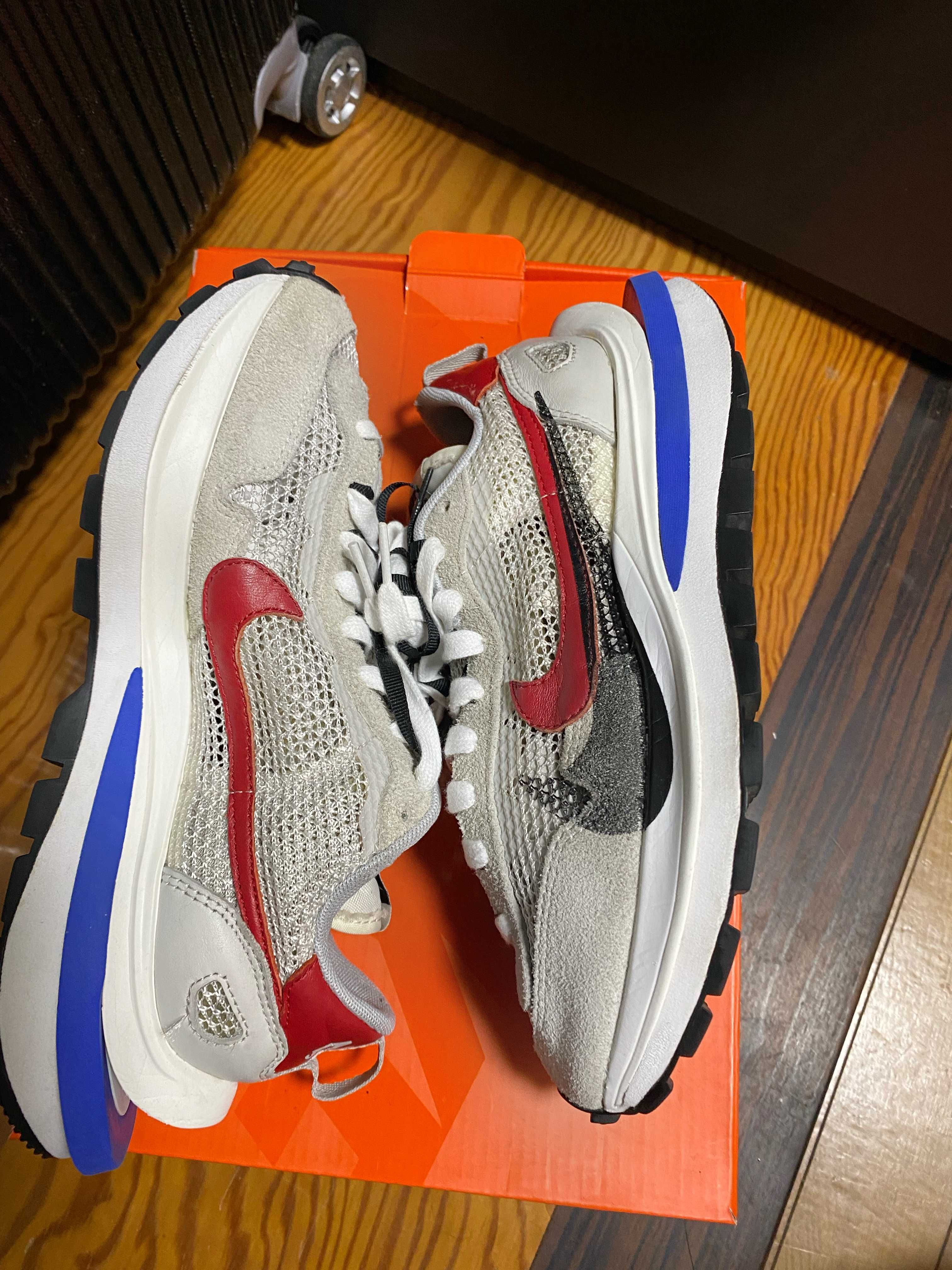 sacai × Nike Vapor Waffle "Royal Fuchsia"