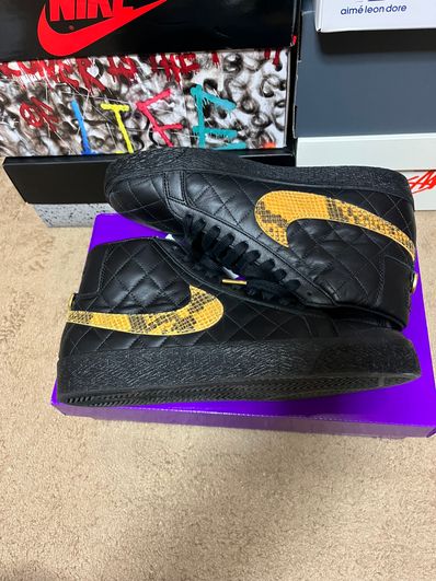 Supreme × Nike SB Blazer Mid "Black"