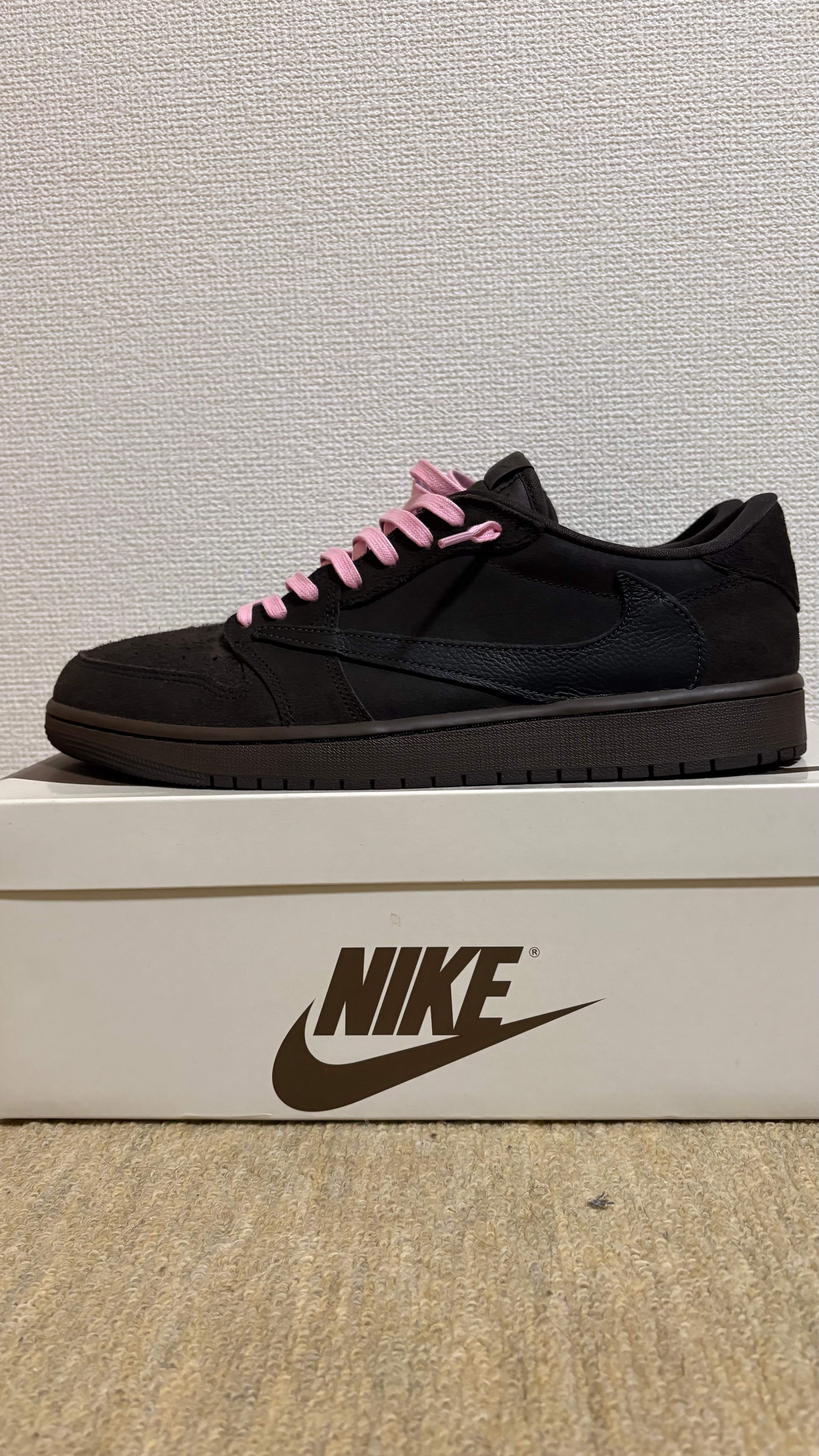 トラヴィススコット × ナイキ エアジョーダン1 ロー OG SP "ベルベットブラウン アンド ダークモカ"