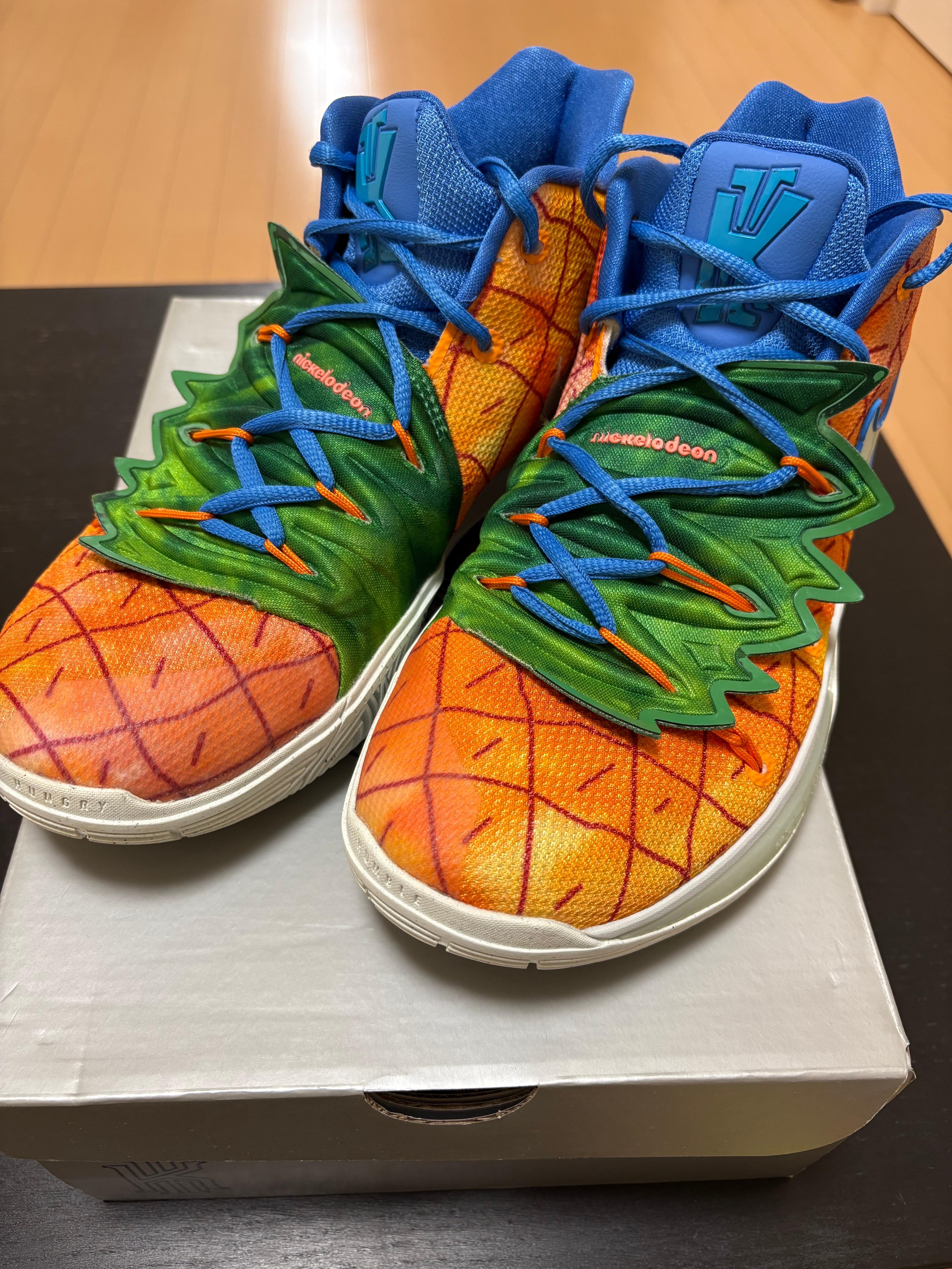 スポンジボブ × ナイキ カイリー5 "パイナップルハウス"